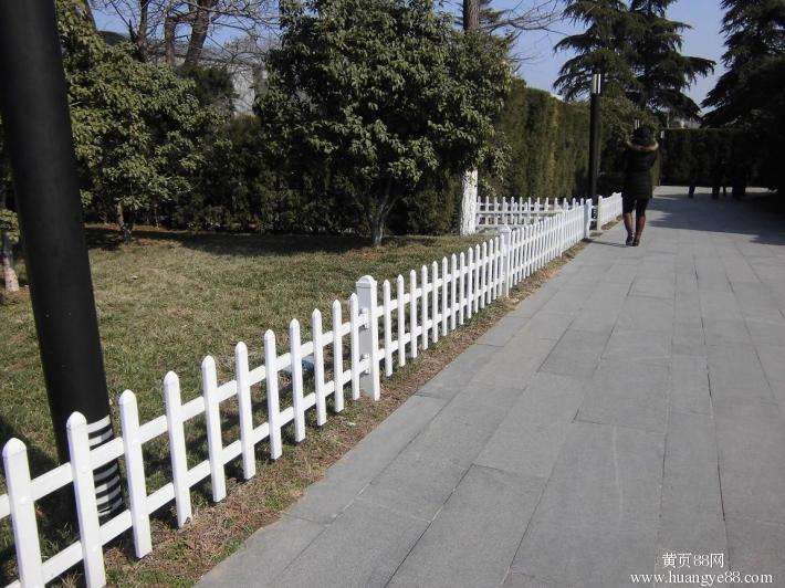 噴塑草坪護欄 噴塑草坪圍欄 噴塑草坪柵欄