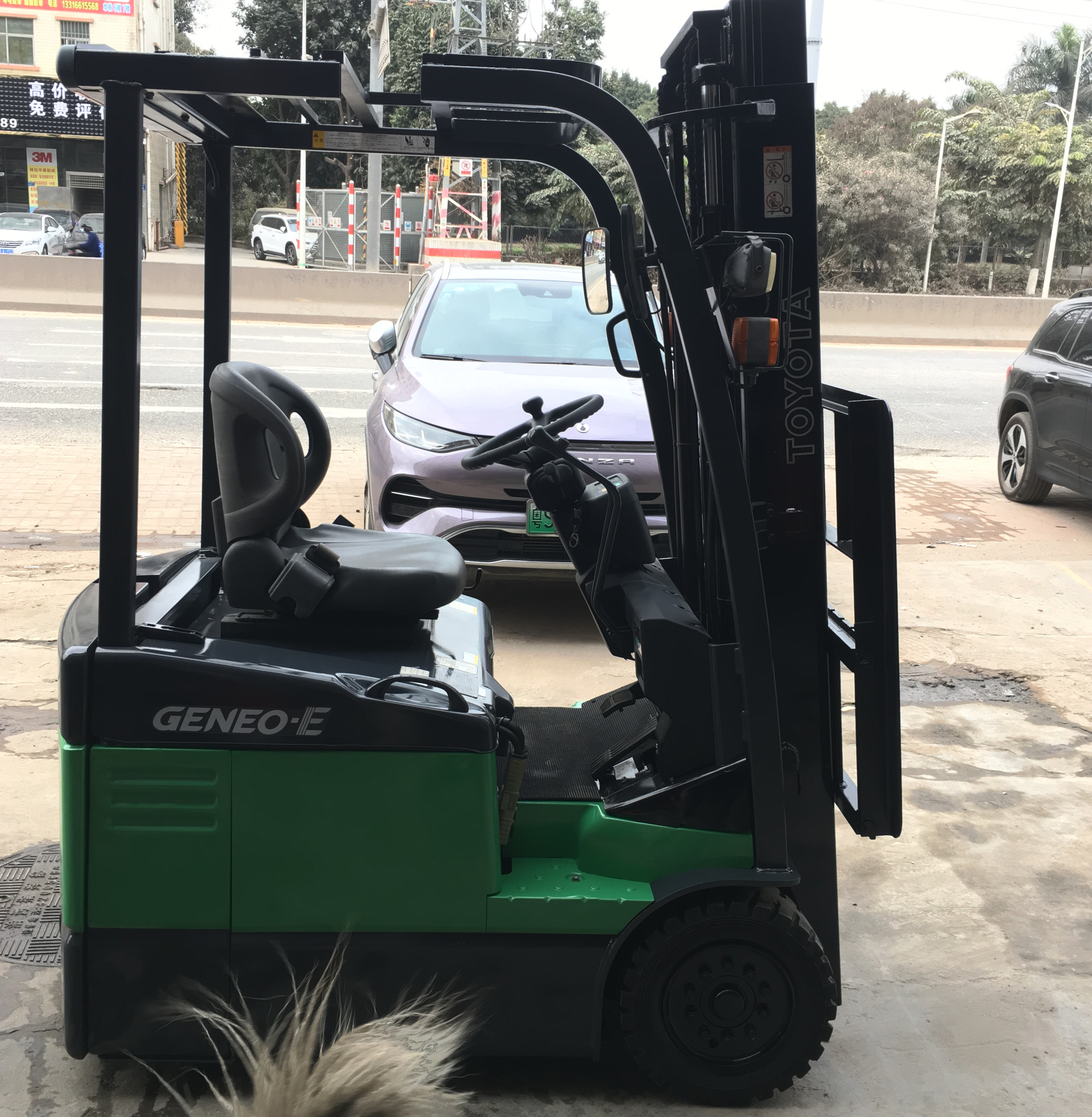 1噸三支點(diǎn)豐田電動(dòng)叉車?yán)鋷煊貌孳?  title=