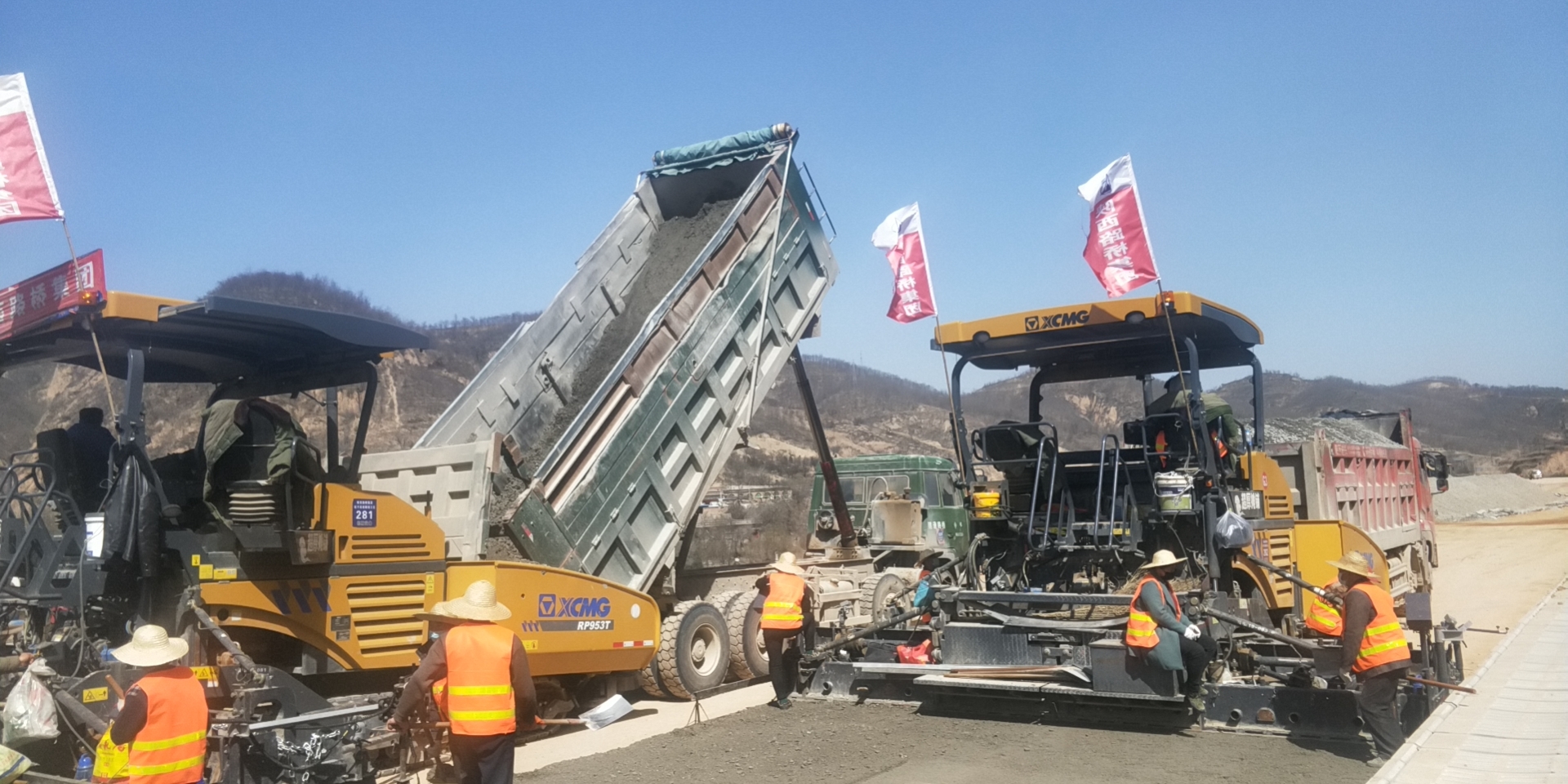 長城液壓18.5米攤鋪機(jī)-16米攤鋪機(jī)