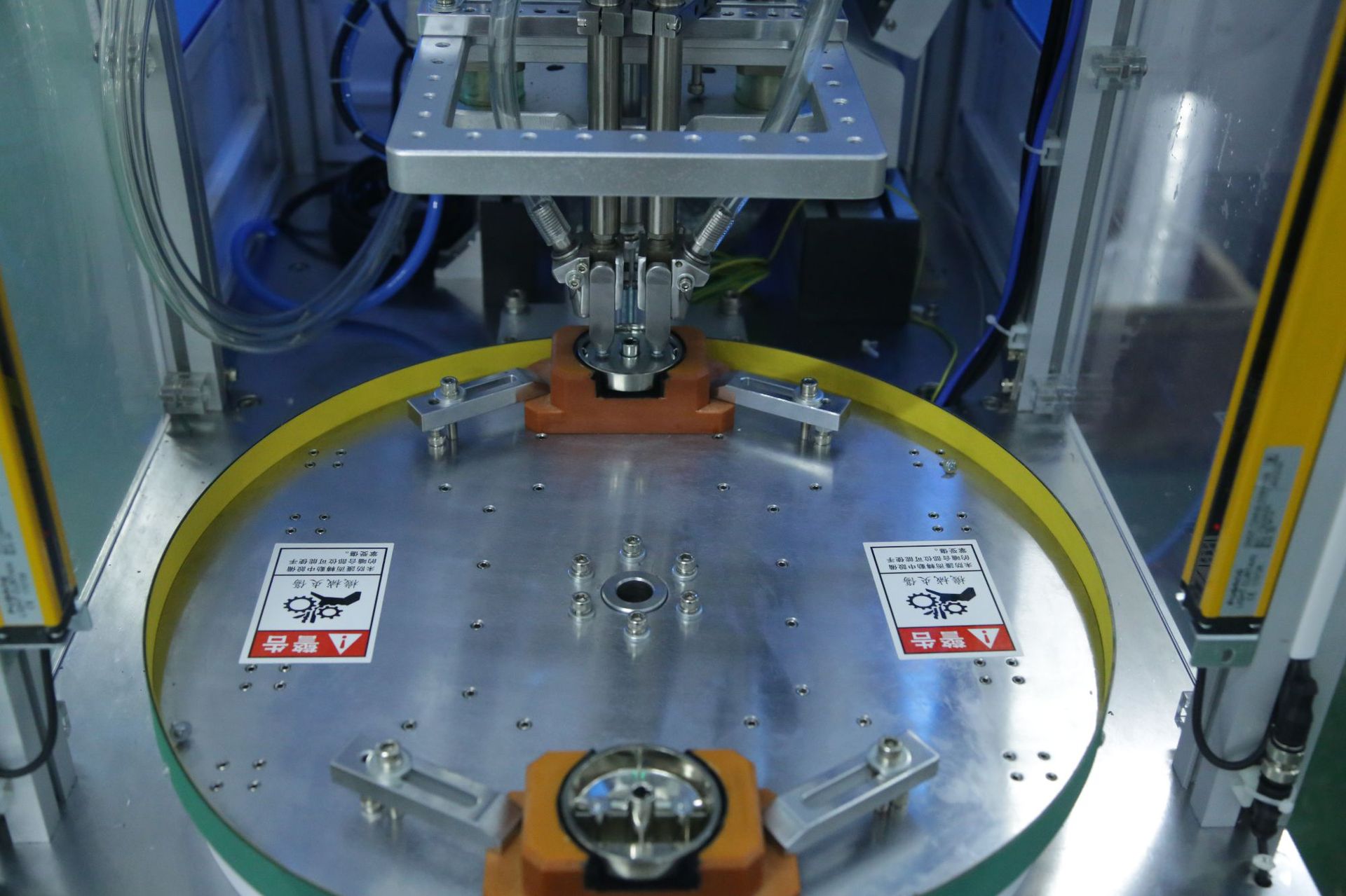 按鈕開關(guān)螺絲鎖附、螺絲自動鎖附設(shè)備 東莞精心科技自動鎖螺絲機(jī)