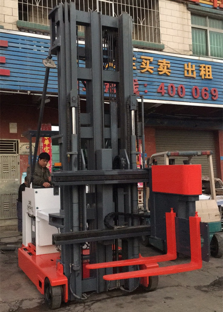 三節(jié)門架升高7.5米1.5噸NICHIYU三向叉車