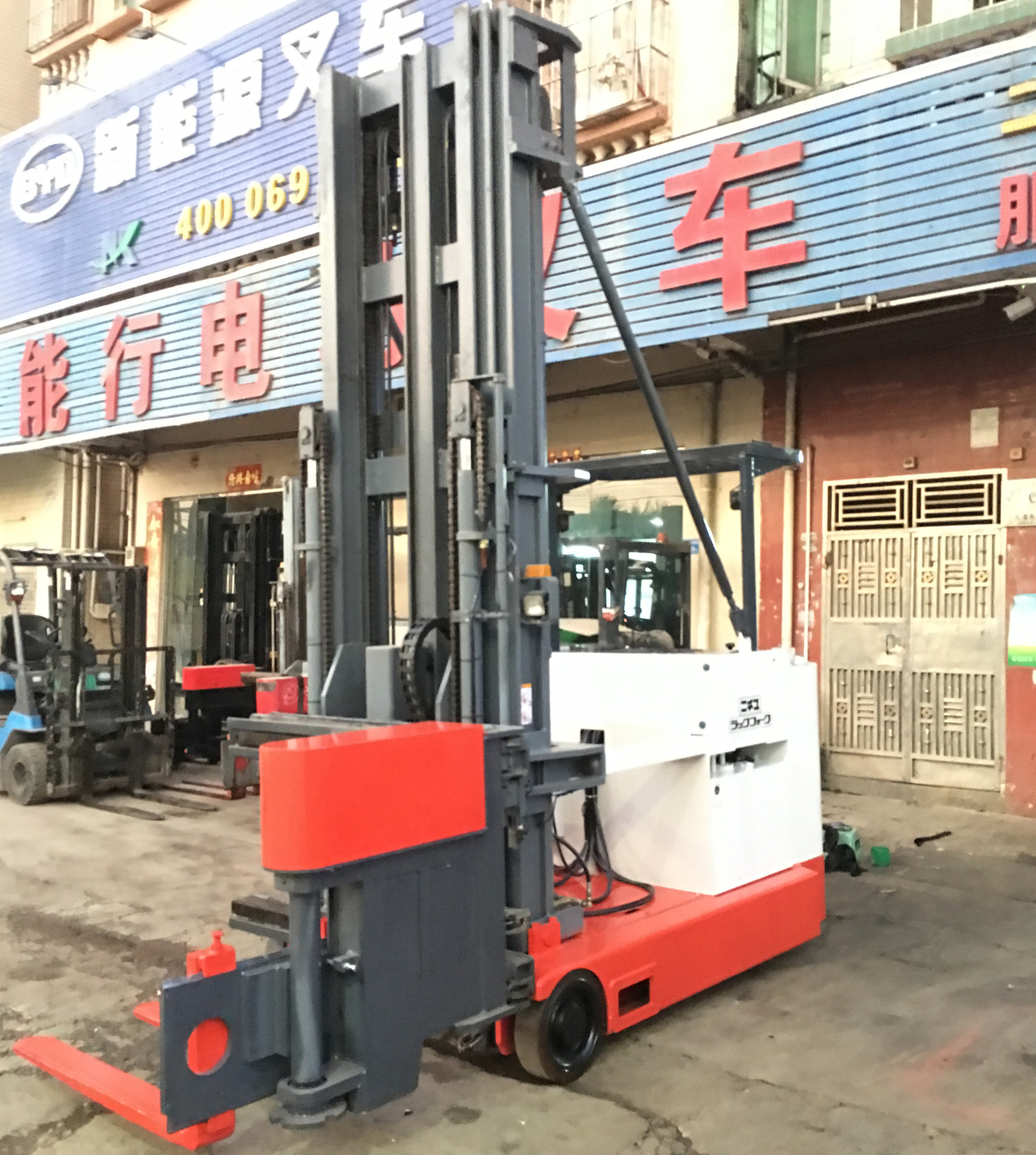 二手NICHIYU1.5噸三向電動叉車