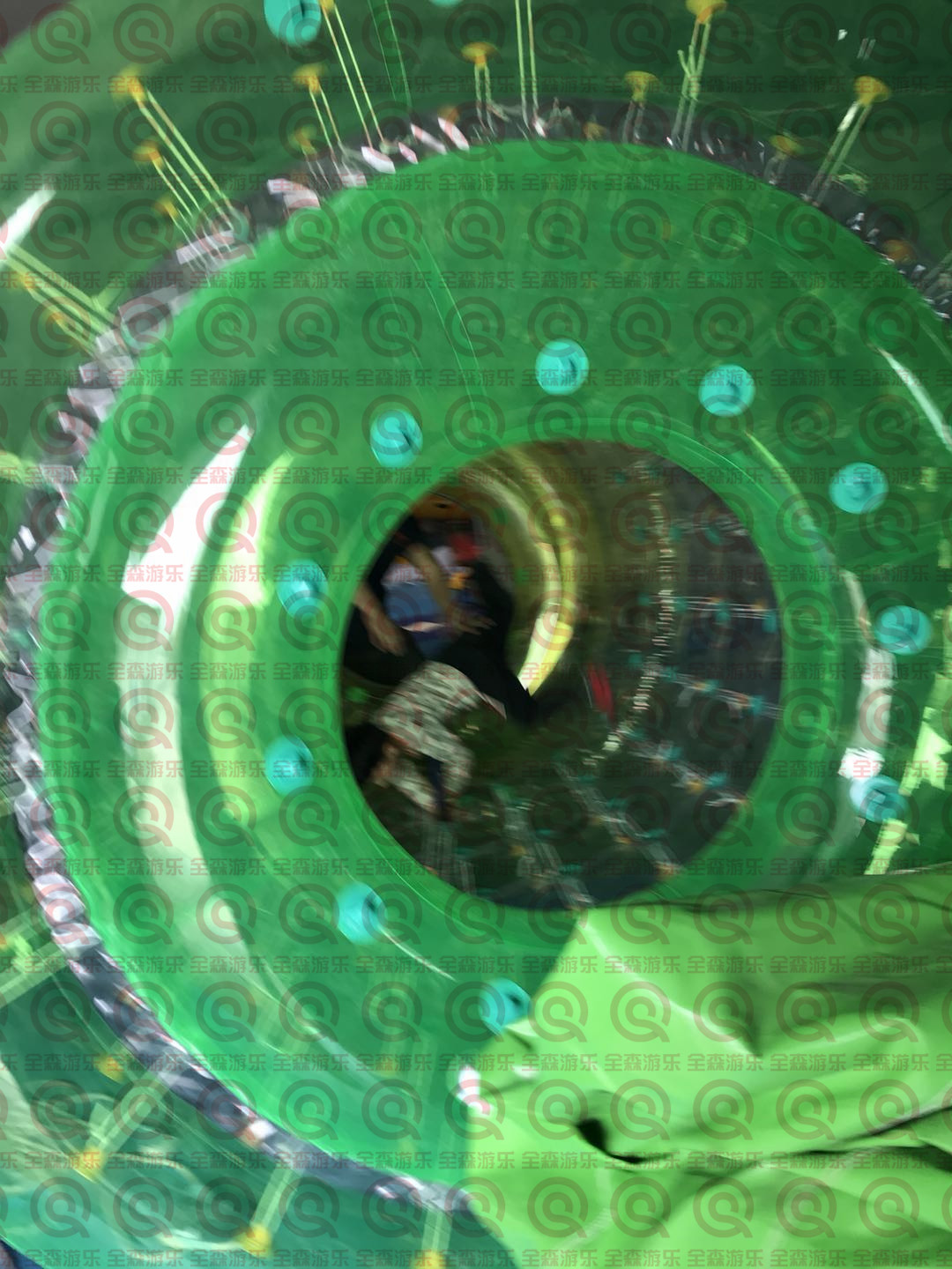 充氣水上滾筒水上樂園游樂設(shè)備廠家