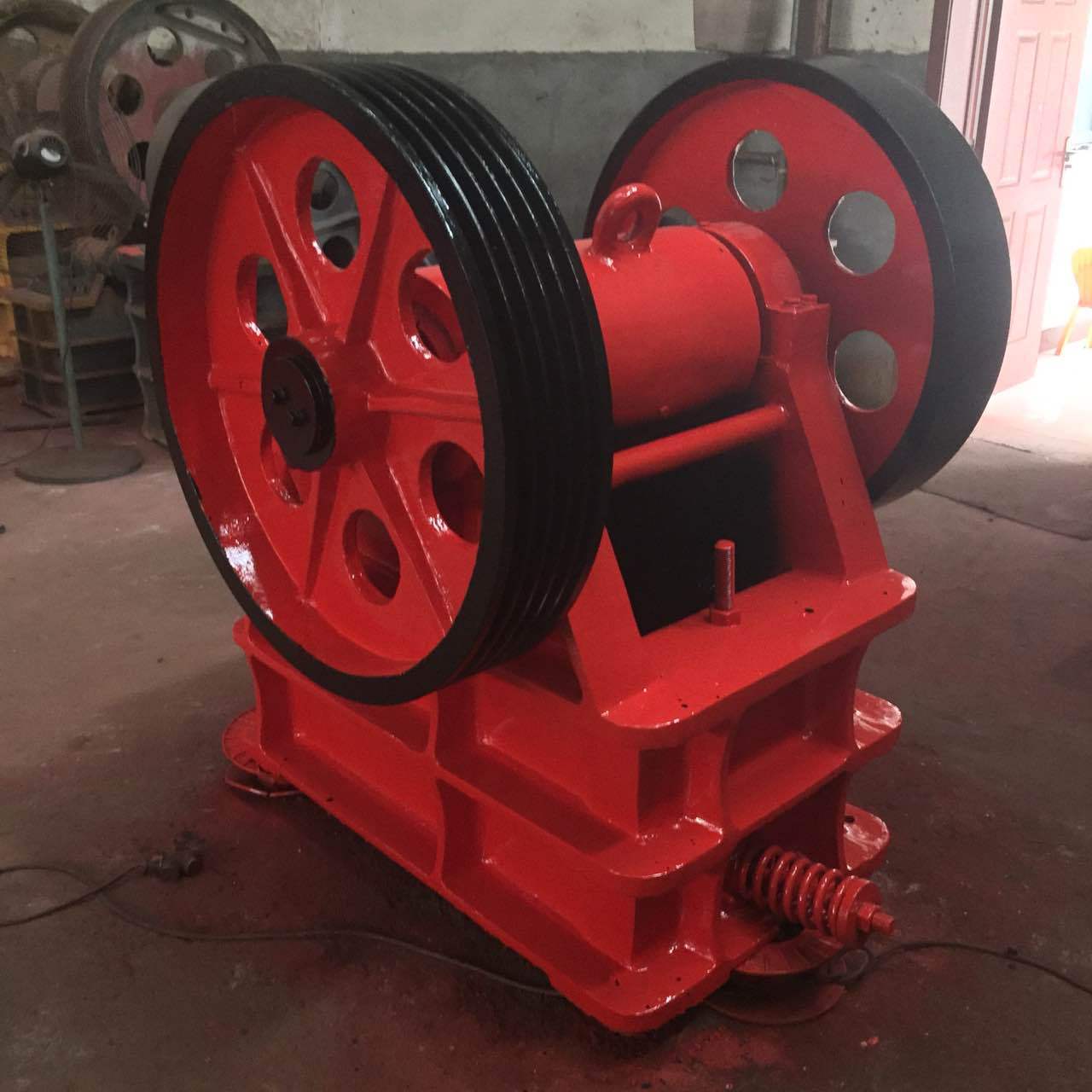 PE系列鄂式破碎機 煤矸石粉碎制砂機 車載移動式建筑垃圾破碎機