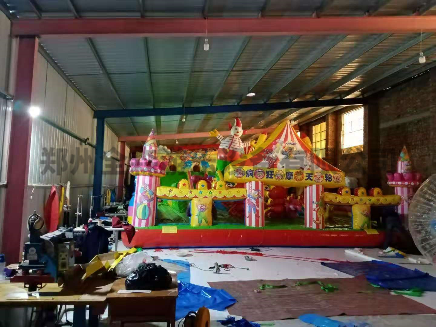 戶外充氣城堡滑梯蹦蹦床游樂設(shè)備