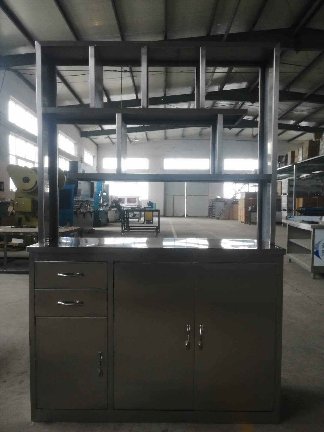 衡水廚具衡水廚房設(shè)備不銹鋼加工制作廠家商用廚具灶具廚房廚具商用廚房設(shè)備廠家廚房設(shè)備公司不銹鋼置物架