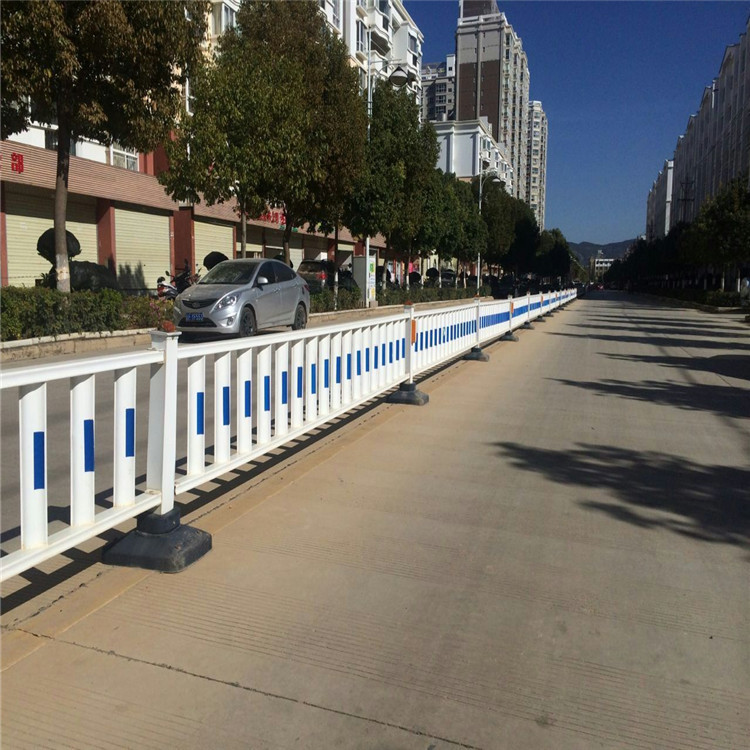 市政道路護(hù)欄 交通隔離鑄鐵護(hù)欄 人行道欄桿 馬路安全防護(hù)欄