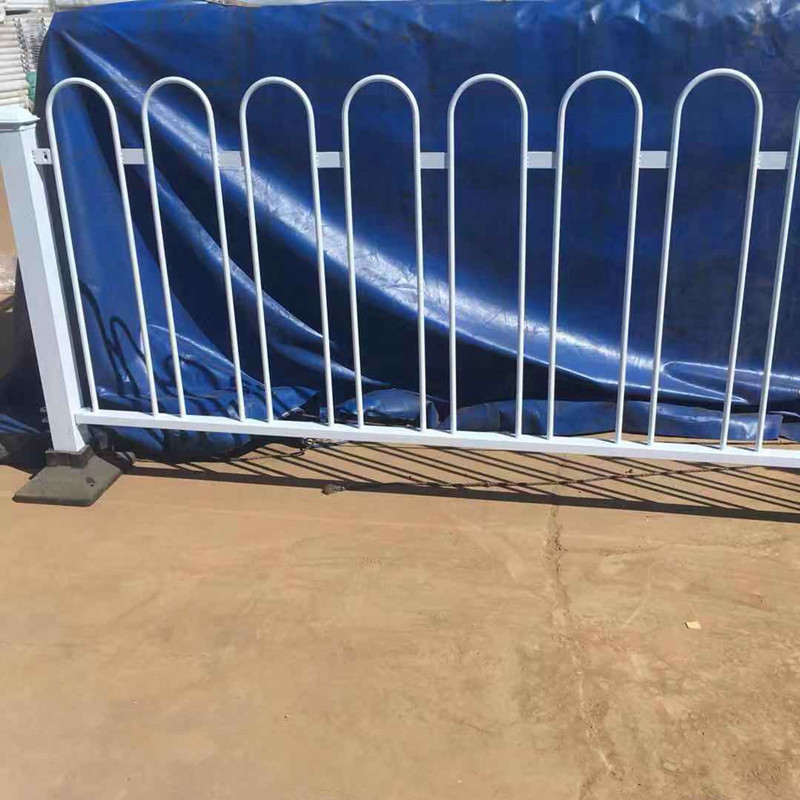 人行道安全防護(hù)欄京式護(hù)欄交通道路m型鍍鋅圓管隔離護(hù)欄