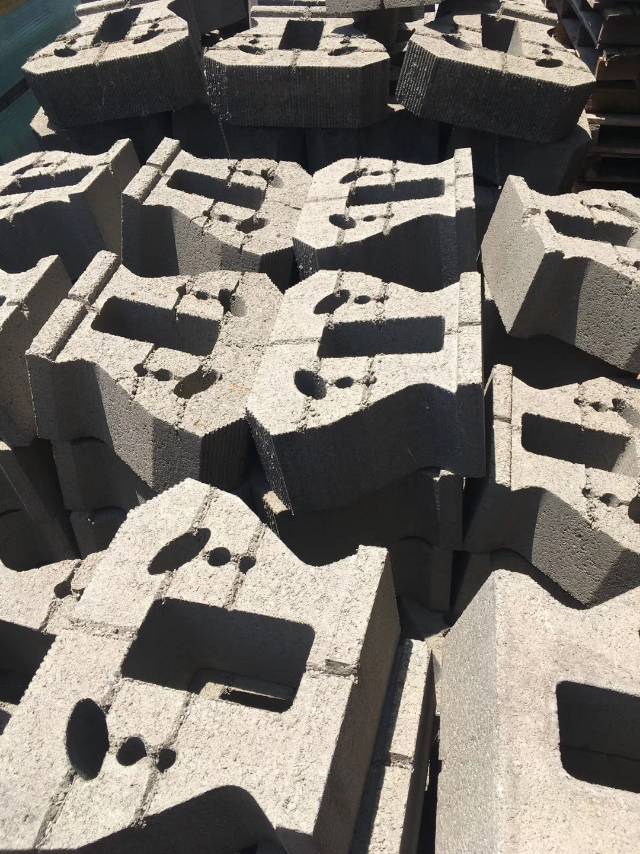 擋土磚 廠家市政道路生態(tài)綠化 擋土塊 擋土墻砌塊 擋土墻砌  擋土塊干壘 擋土塊