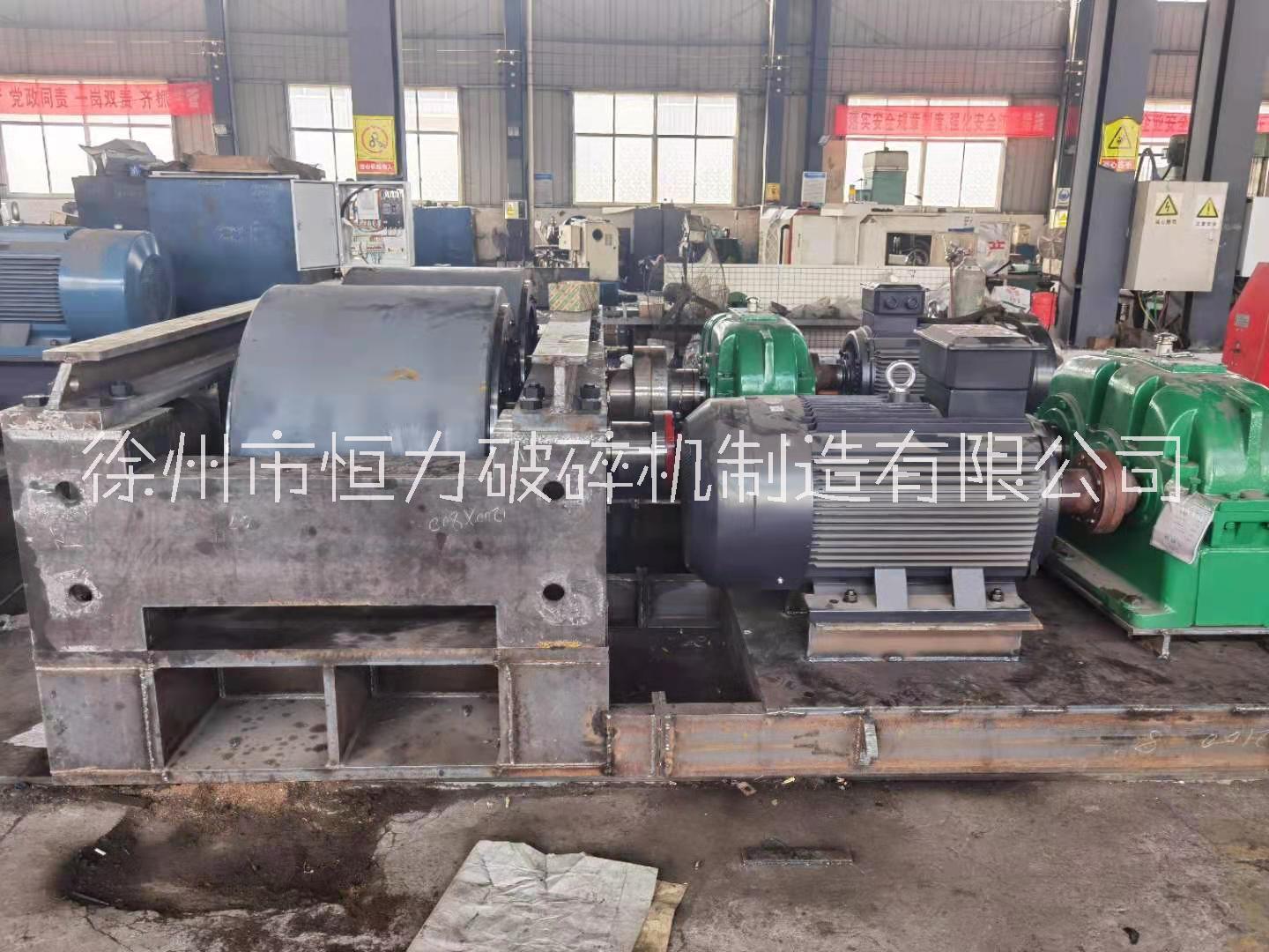 對輥制砂機(jī)，破碎機(jī) 輥式制砂機(jī)，河卵石制砂機(jī)，鵝卵石制砂機(jī)，石英石制砂機(jī)，鋼渣制砂機(jī) 對輥制砂機(jī)，破碎機(jī)
