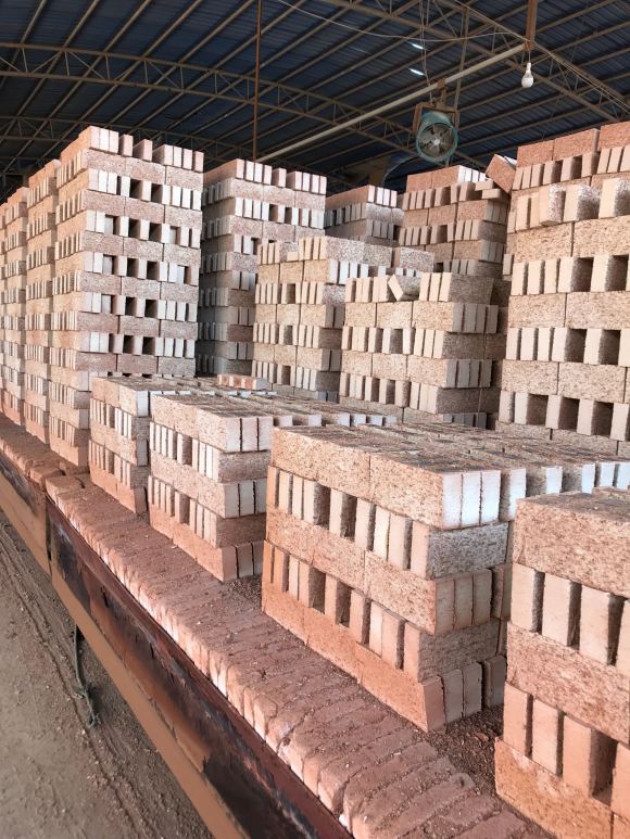 紅磚廠家定制_多少錢一塊【逸居建筑材料有限公司】