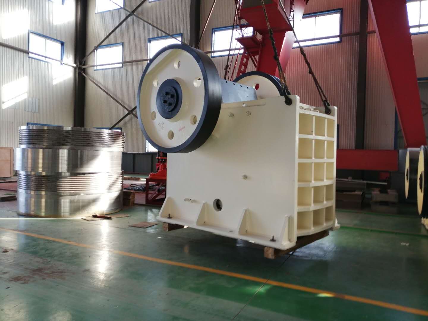 供應(yīng)山東碎石機(jī)750x1060 顎式破碎機(jī) 產(chǎn)量高 品質(zhì)保證