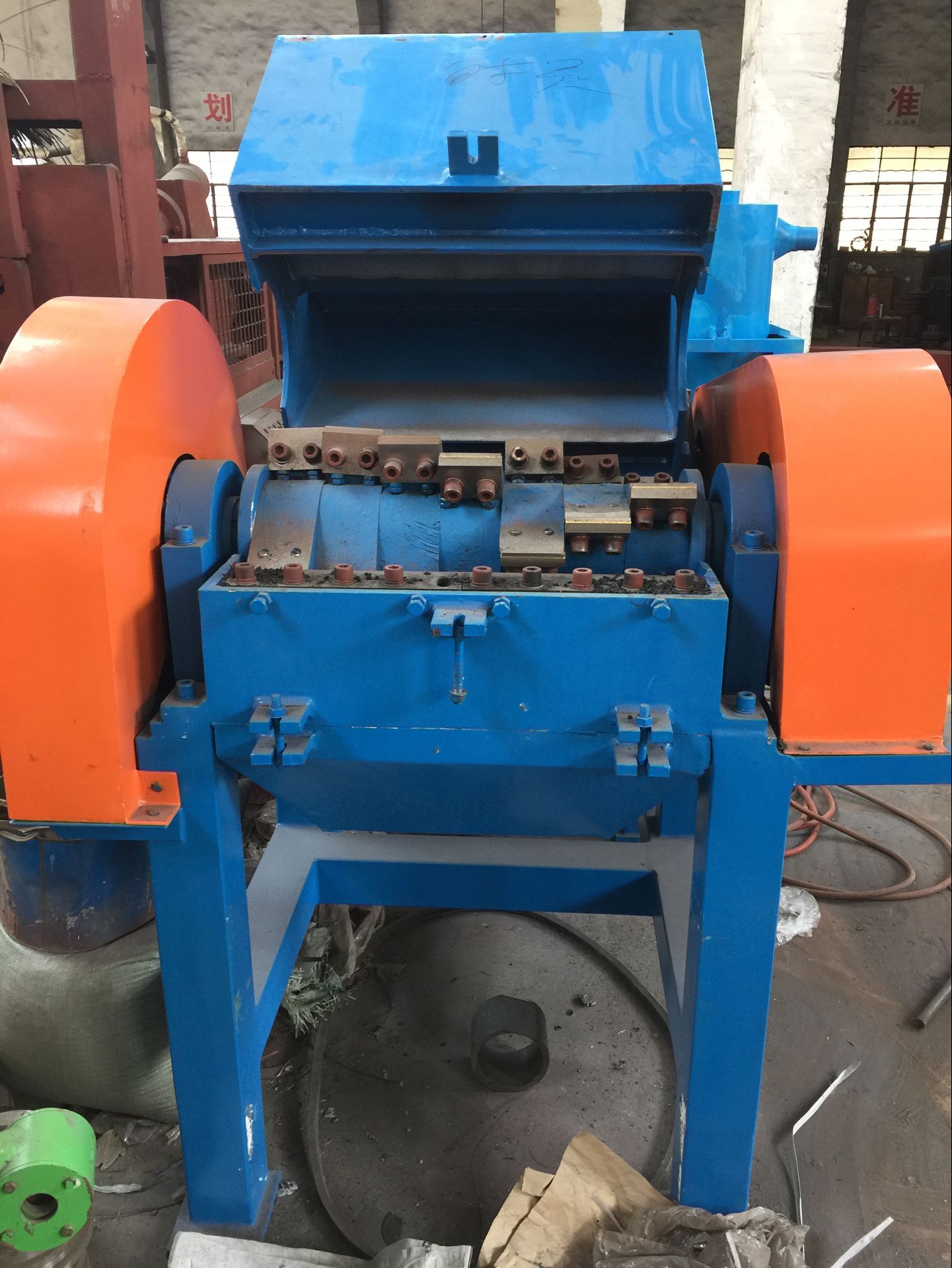 供應(yīng)輪胎粉碎機(jī) 輪胎粉碎機(jī) 橡膠破碎機(jī)廢舊橡膠