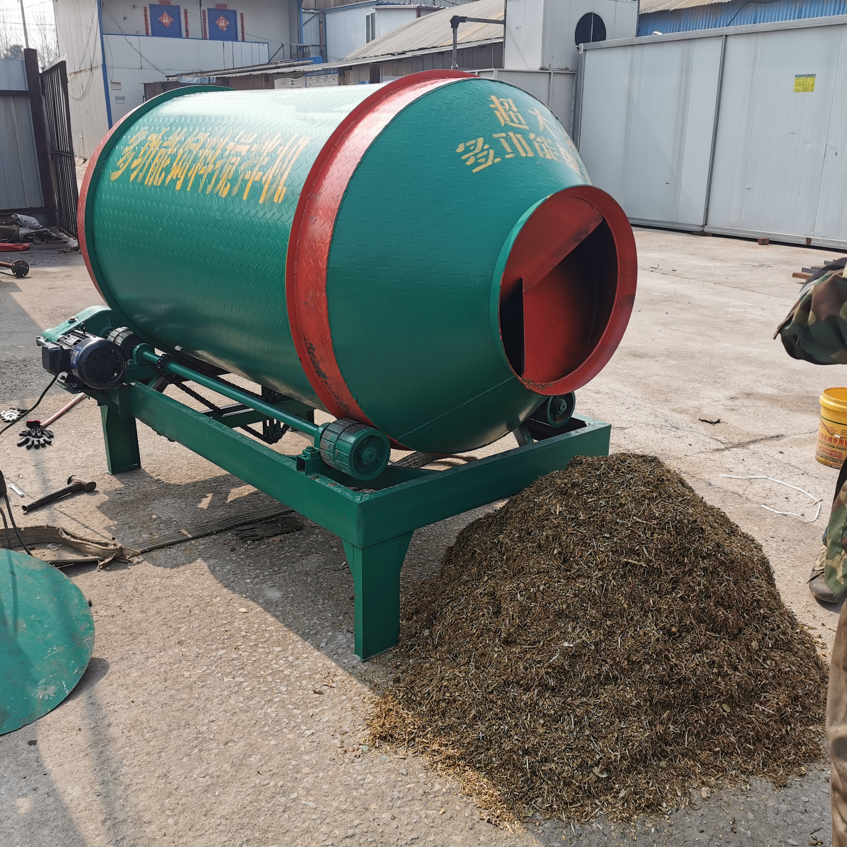 小型青草料攪拌罐 牛羊牧草干濕料攪拌機 2立方臥式養(yǎng)殖拌料機
