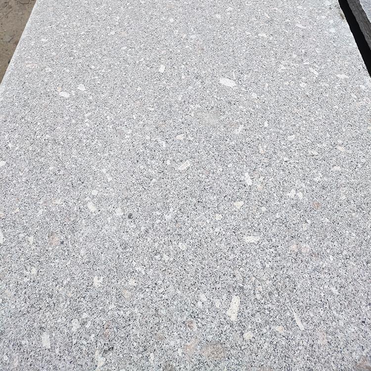 萊州榮信石業(yè)廠家供應(yīng)芝麻灰 芝麻灰火燒板花崗巖加工