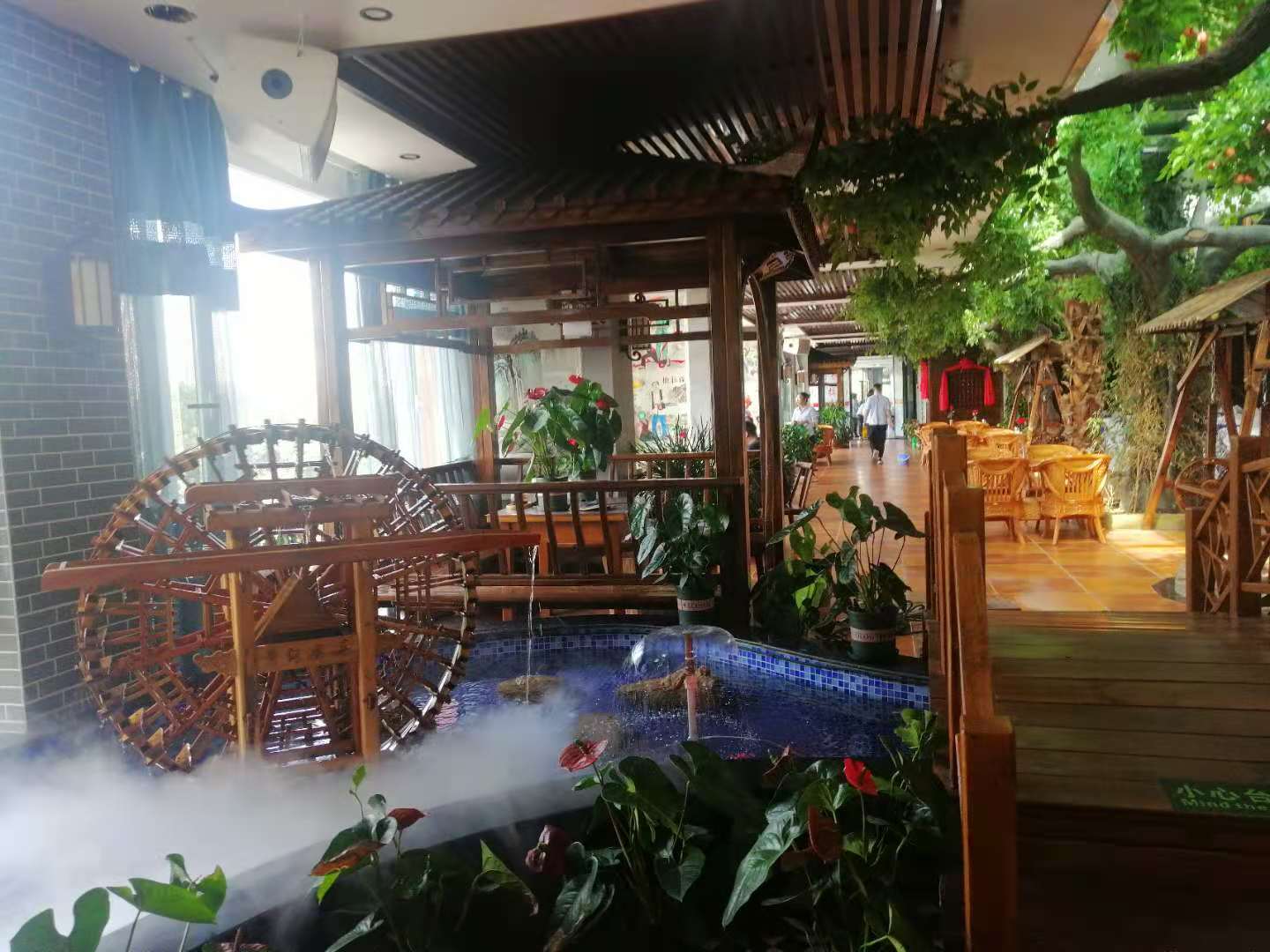 防腐木公園電動(dòng)水車批發(fā)價(jià)格 防腐木公園電動(dòng)水車供應(yīng)商