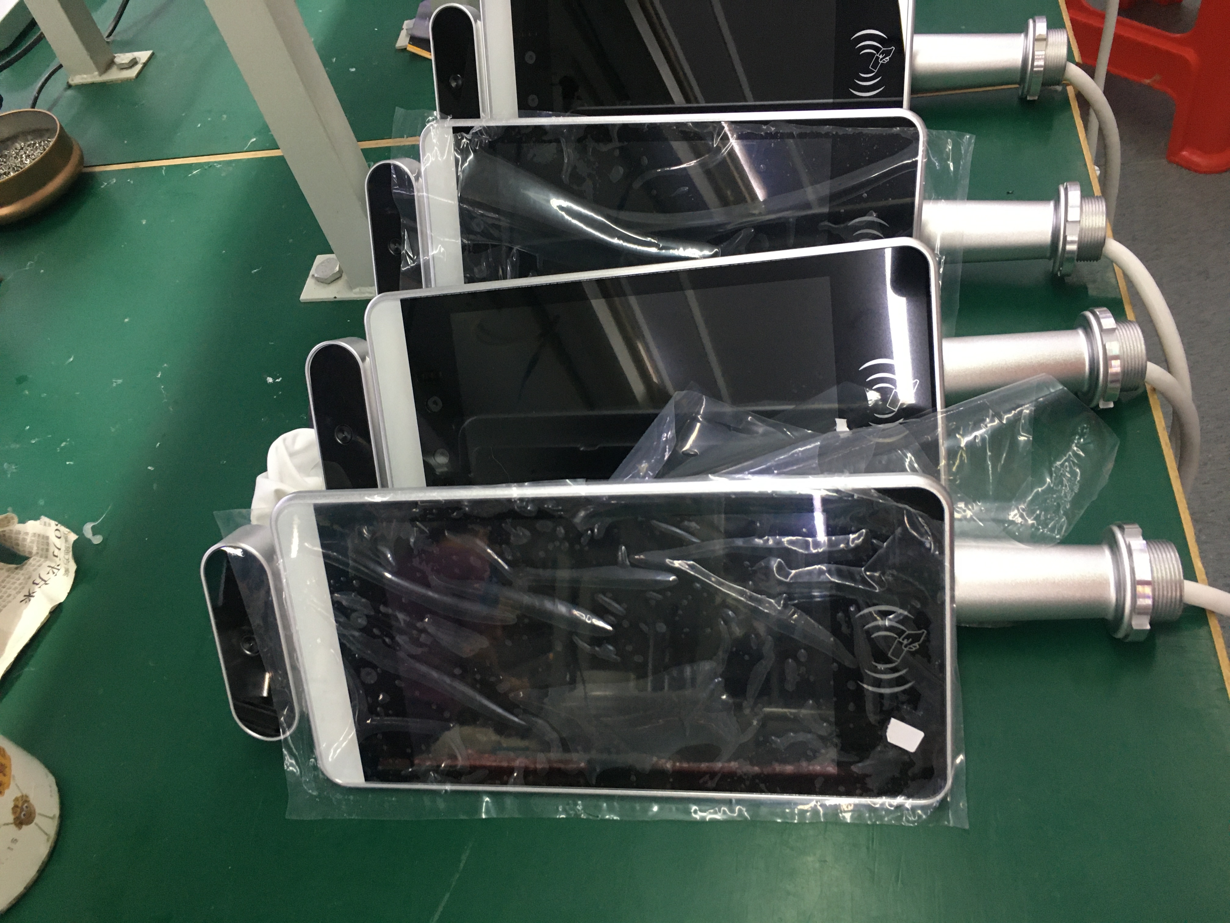 深圳8寸測(cè)溫人臉識(shí)別考勤門禁 廠家