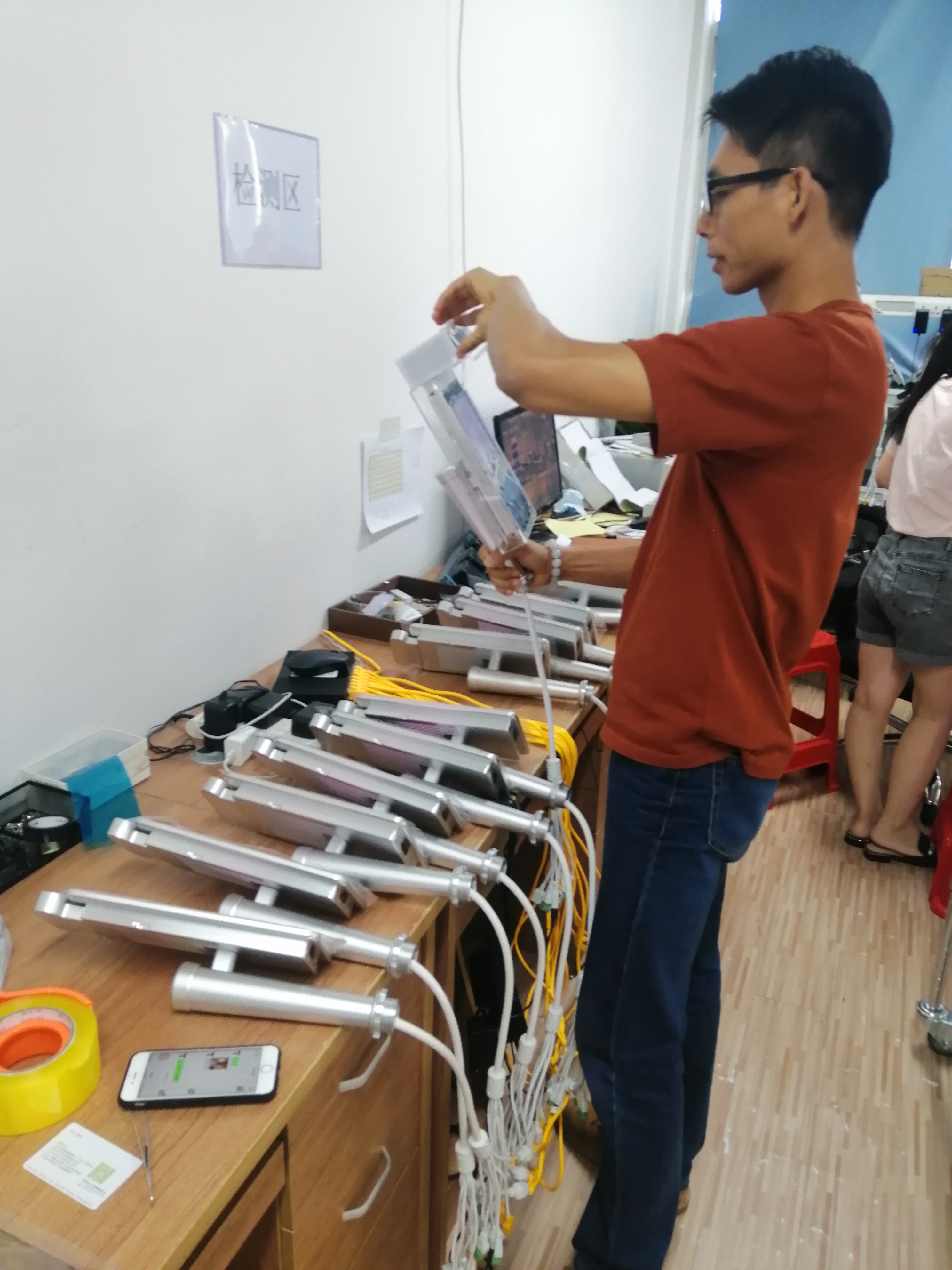 深圳8寸測(cè)溫人臉識(shí)別考勤門禁 廠家