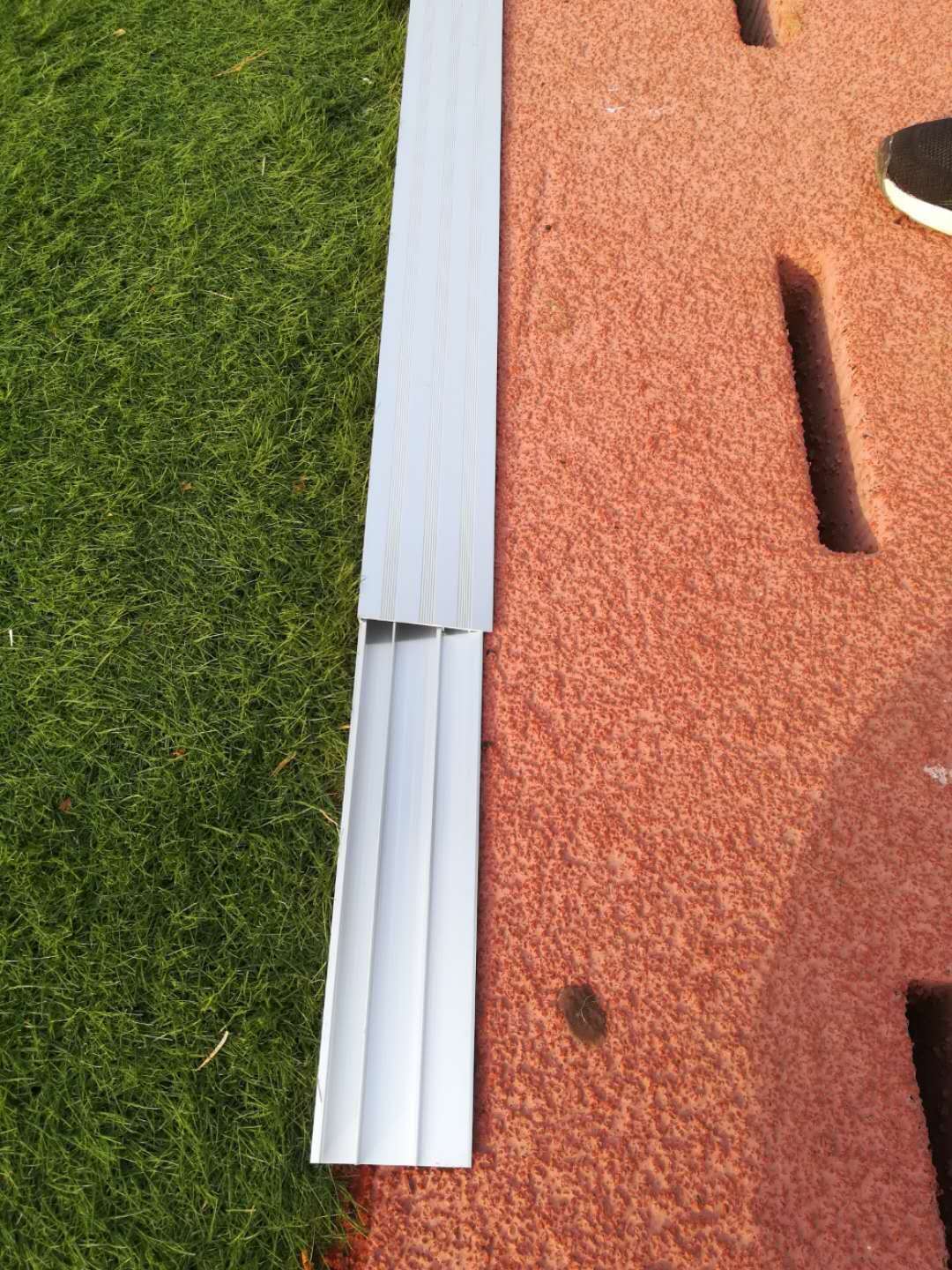 鑫奧成塑膠封邊 鋁合金封邊 鋁合金道牙  道牙封邊  跑道鋁合金道牙  草坪收邊條  塑膠道牙