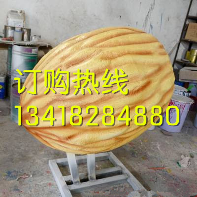 供應(yīng)主題旅游公園玻璃鋼核桃雕塑形象吉祥物擺件