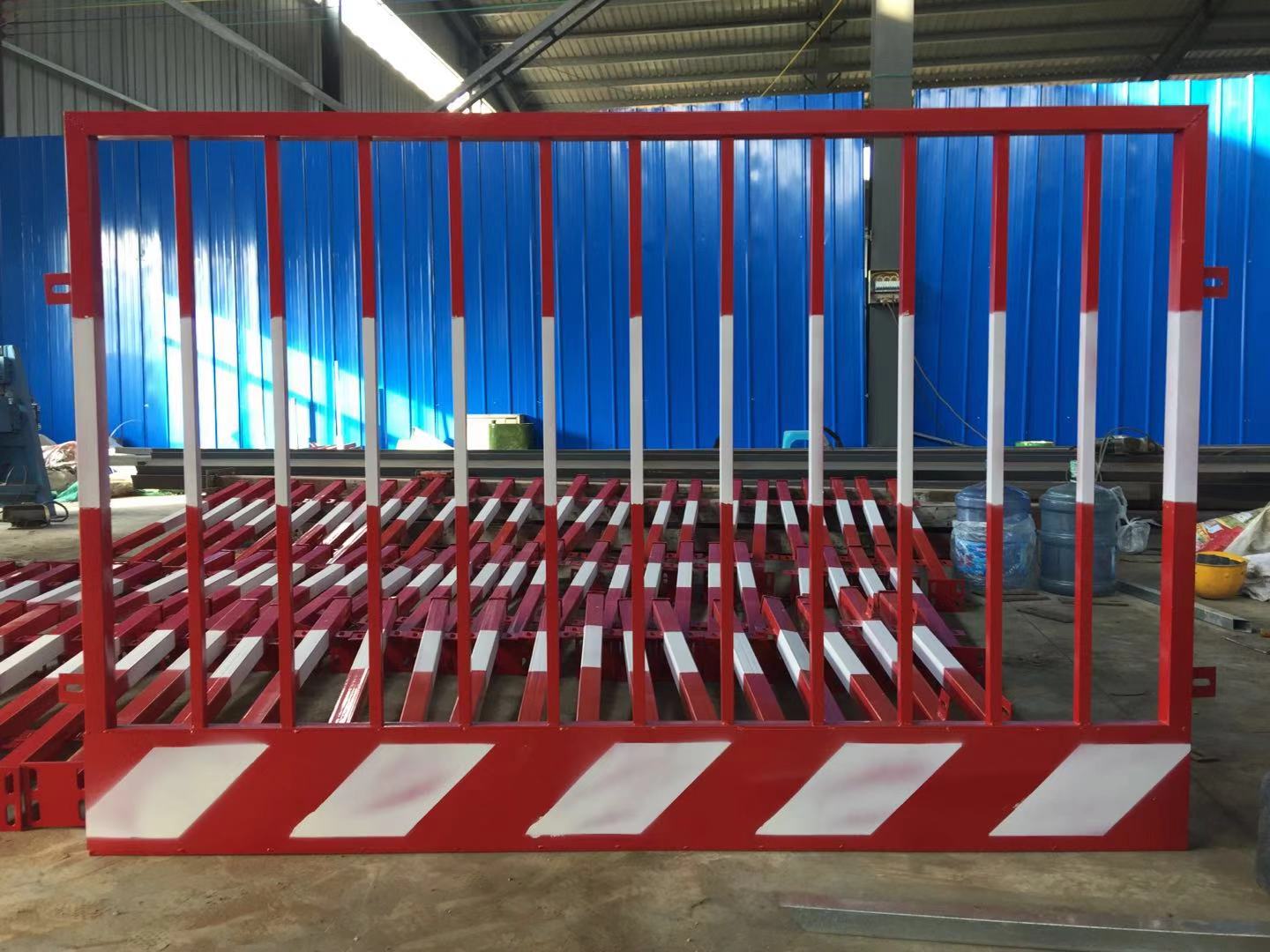 臨邊防護(hù)欄桿廠家報(bào)價(jià)  臨邊防護(hù)欄桿廠家供應(yīng)