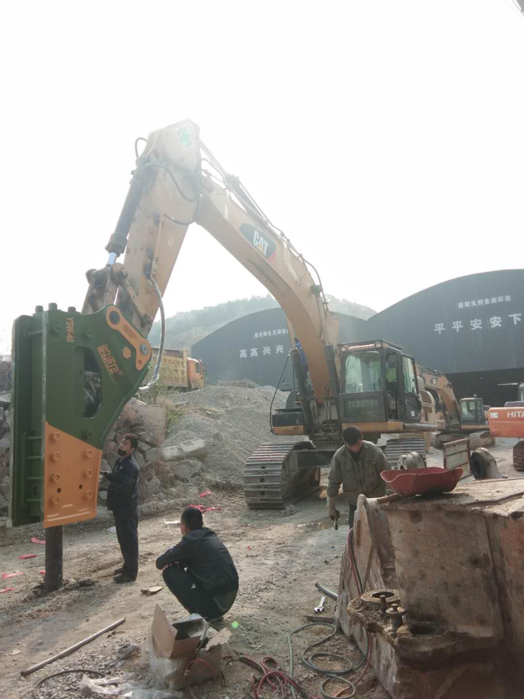 江蘇連港工兵機械出品 發(fā)貨快 供應(yīng)連港工兵破碎錘直徑175毫米YSW-40液壓破碎錘 炮頭機 專業(yè)供應(yīng) 高性價比