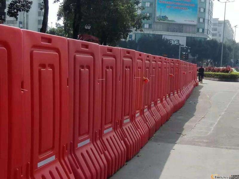 深圳高水馬批發(fā)，出售二手水馬護(hù)欄，收購舊水馬圍擋