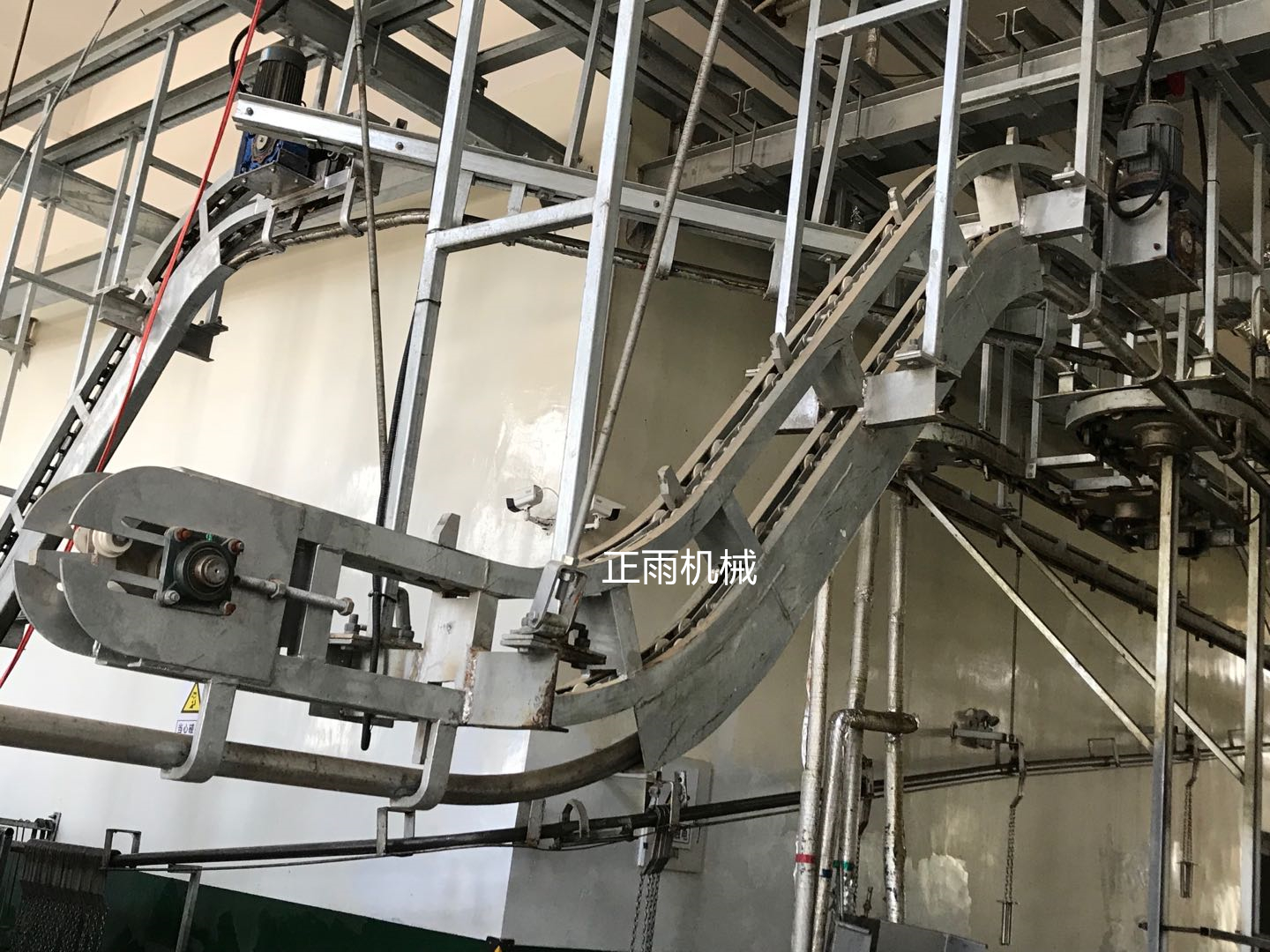 生豬屠宰設(shè)備毛豬提升機(jī)管軌提升機(jī)