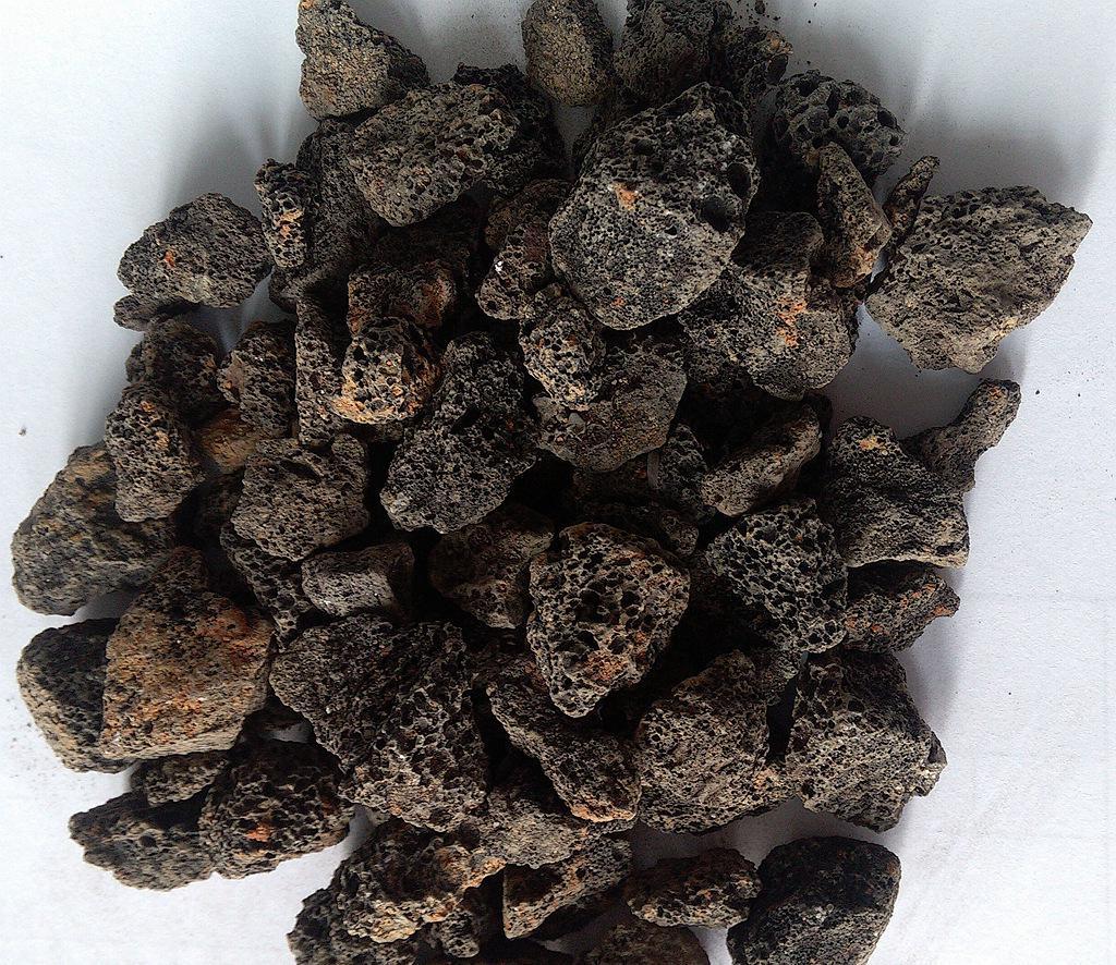 火山巖曝氣濾池生物濾料 人工濕地火山巖濾料價格