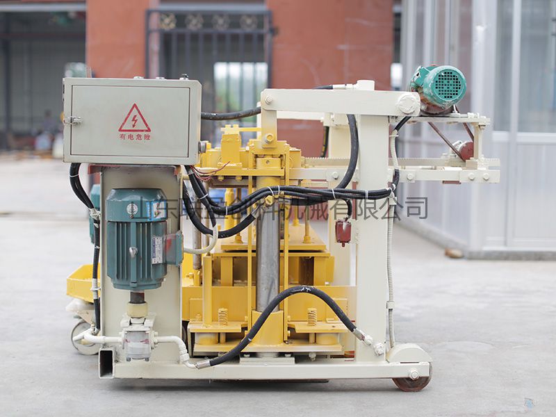 混凝土砌塊成型機(jī)的電箱安裝要求和拌料上料設(shè)備的使用注意