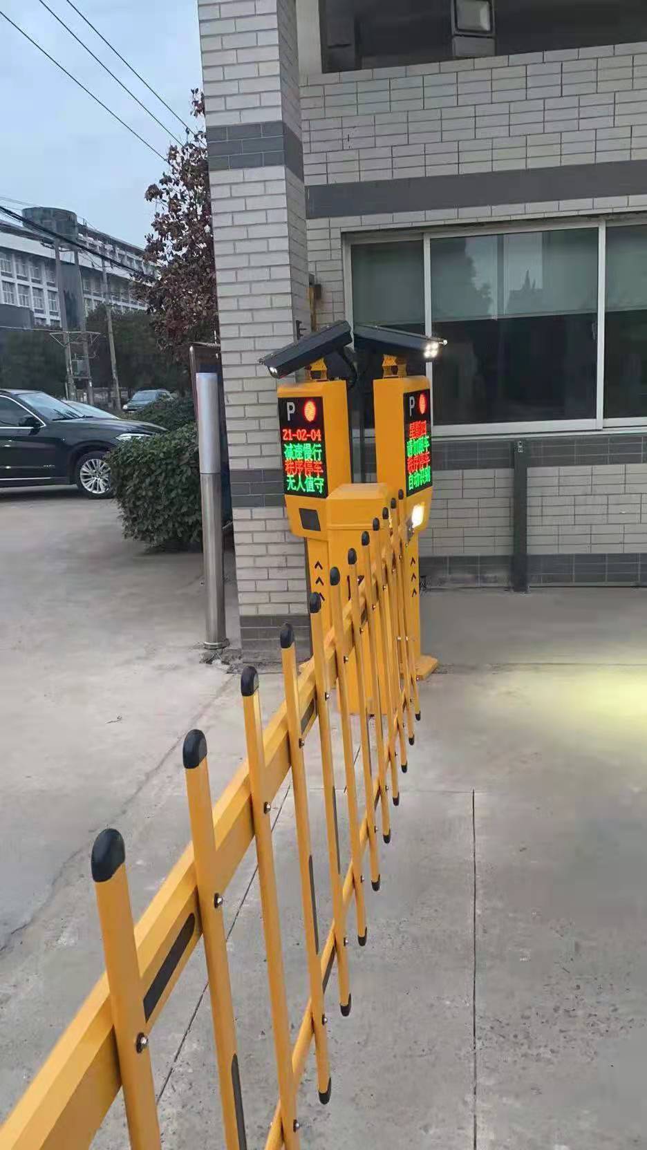 道閘一體機(jī)，小區(qū)門禁車牌識別起落桿升降欄智能停車場收費(fèi)管理系統(tǒng)佛山云門科技