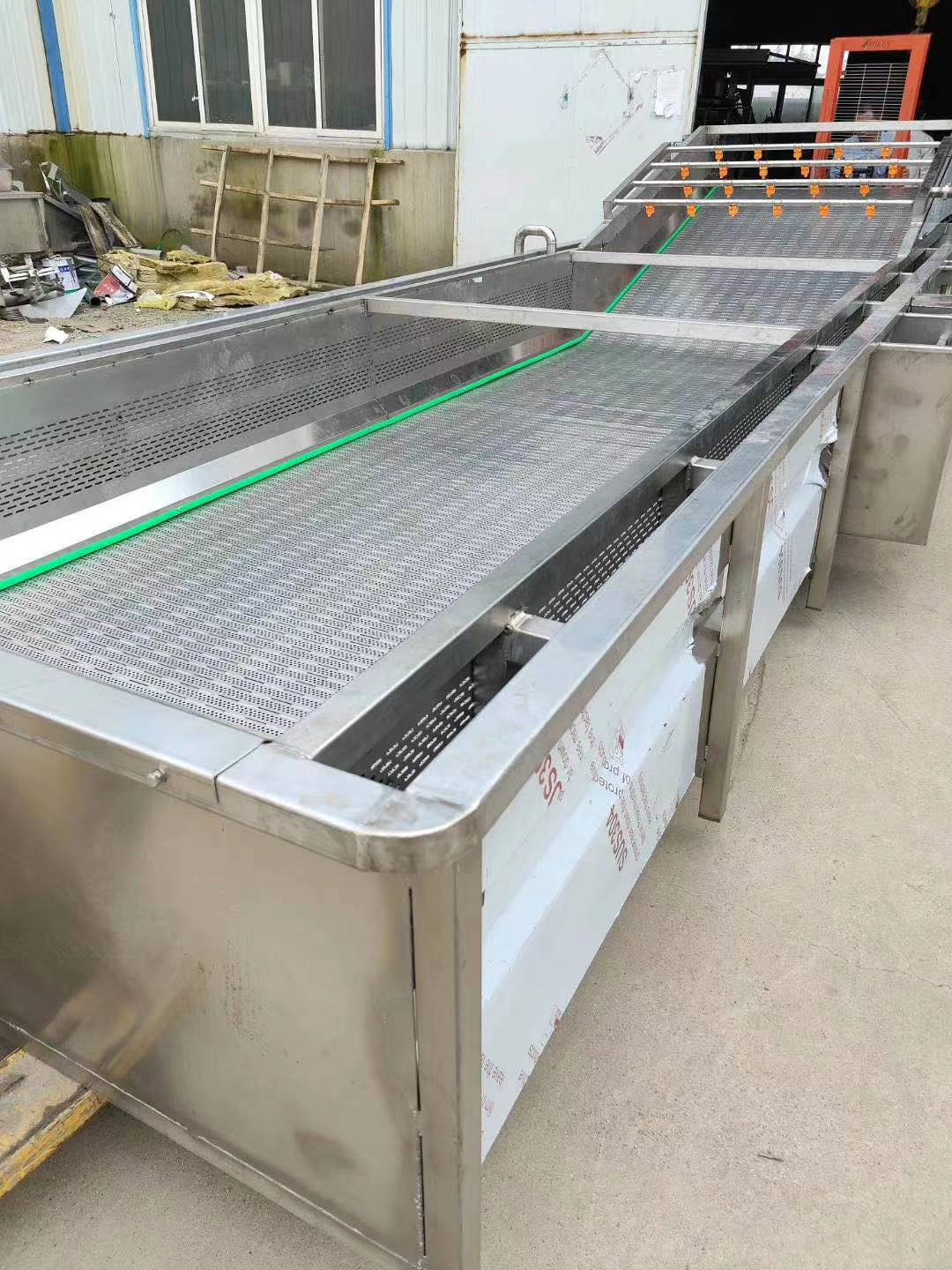 800-大棗高壓噴淋氣泡清洗機(jī)定制氣泡清洗機(jī)全套設(shè)備