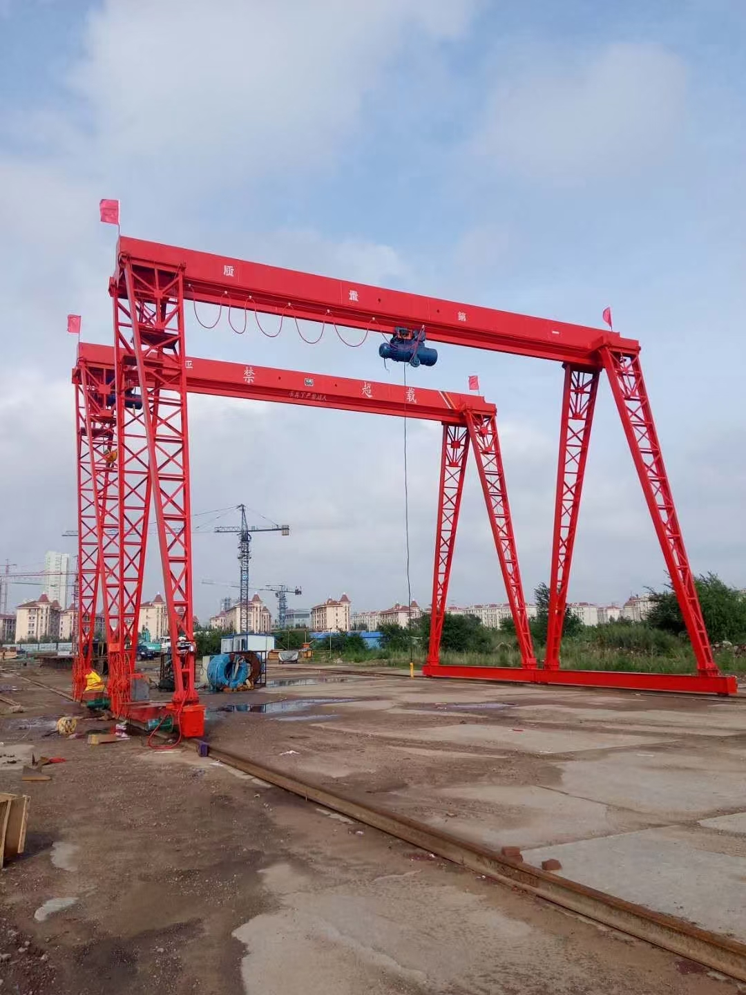 山東龍門吊廠家花架式二手龍門吊供應(yīng)門式龍門吊直銷電動門式起重機(jī) 龍門吊門式起重機(jī)