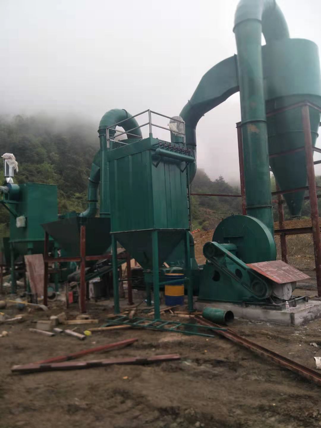 5R4128石灰石磨粉機(jī)廠家灰鈣機(jī)廠家碳酸鈣雷蒙機(jī)氫氧化鈣選磨一體機(jī)