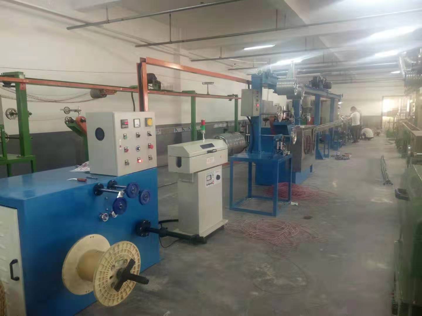 70 PVC線擠出機(jī)護(hù)套線纜押出機(jī)設(shè)備