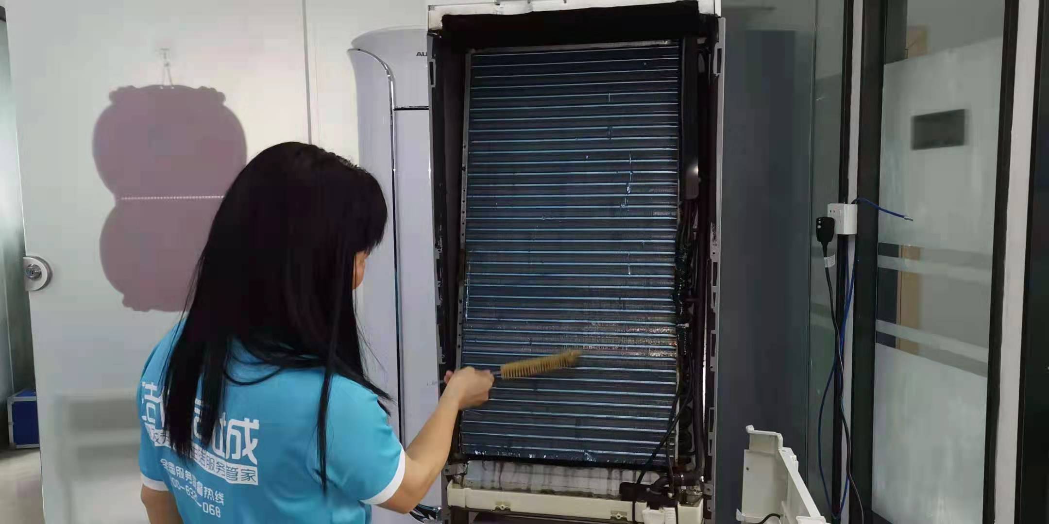油煙機(jī)清洗方法 家用油煙機(jī)清洗除塵