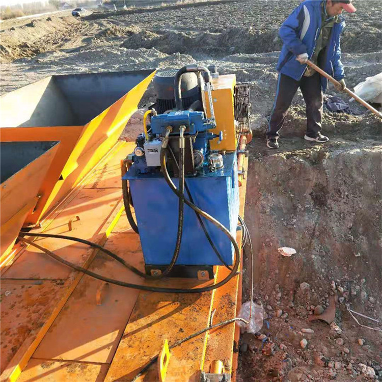 修建水渠的機器是什么 農(nóng)田招標水渠一次現(xiàn)澆成型機