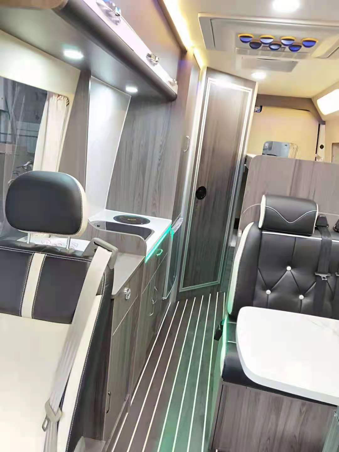 依維柯C型房車  房車生產(chǎn)廠家  C型房車價格