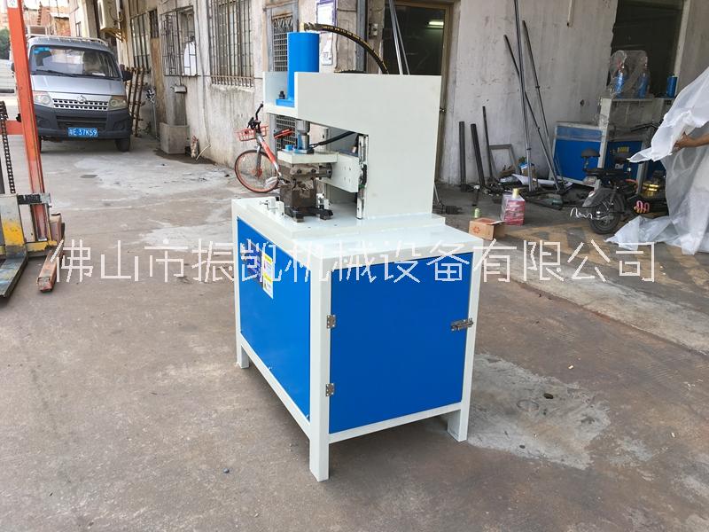 振凱機(jī)械鋁合金方管切角機(jī)不銹鋼沖45度一次折彎90度方框