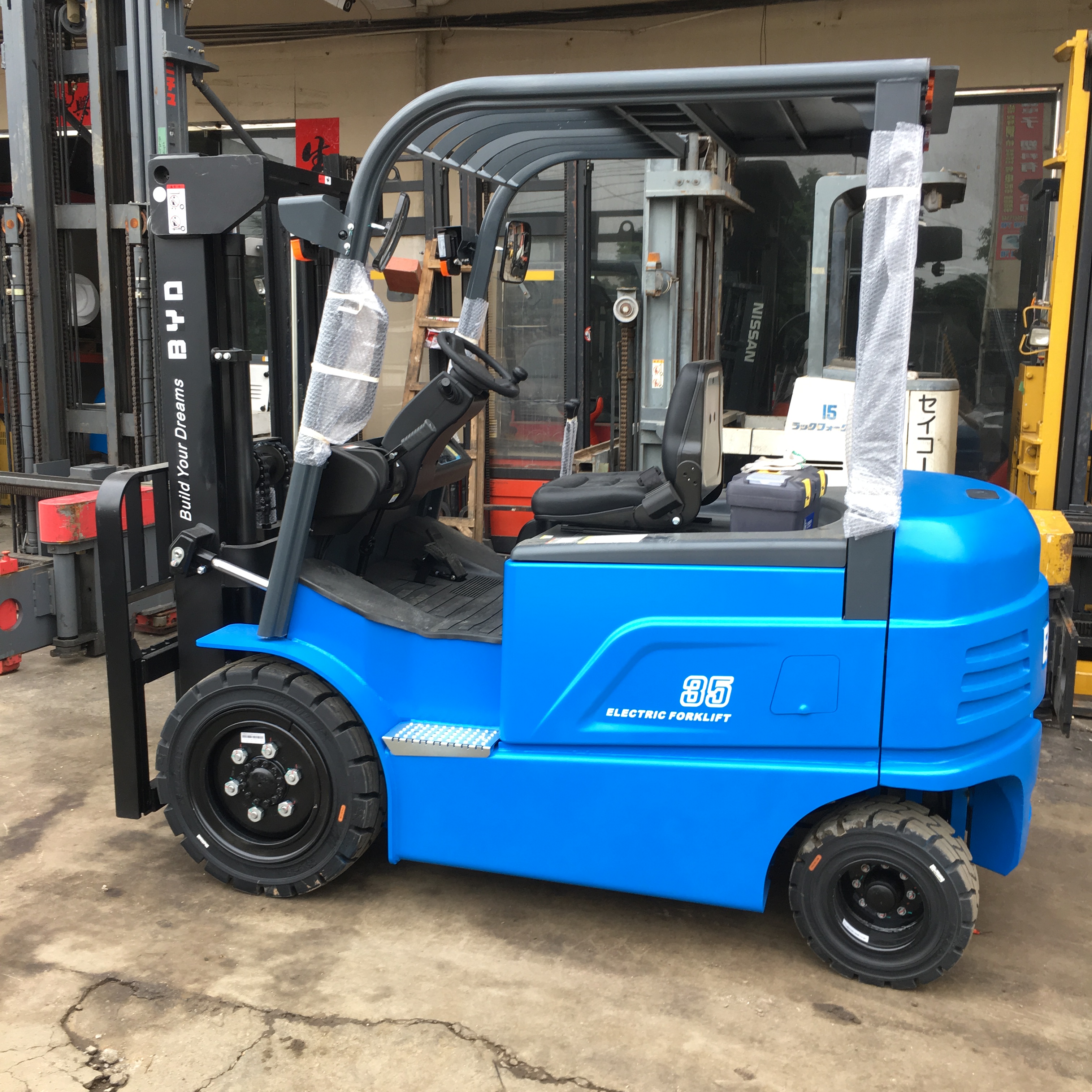 3.5噸BYD叉車(chē)CPD35比亞迪鋰電池叉車(chē)免維護(hù)電池