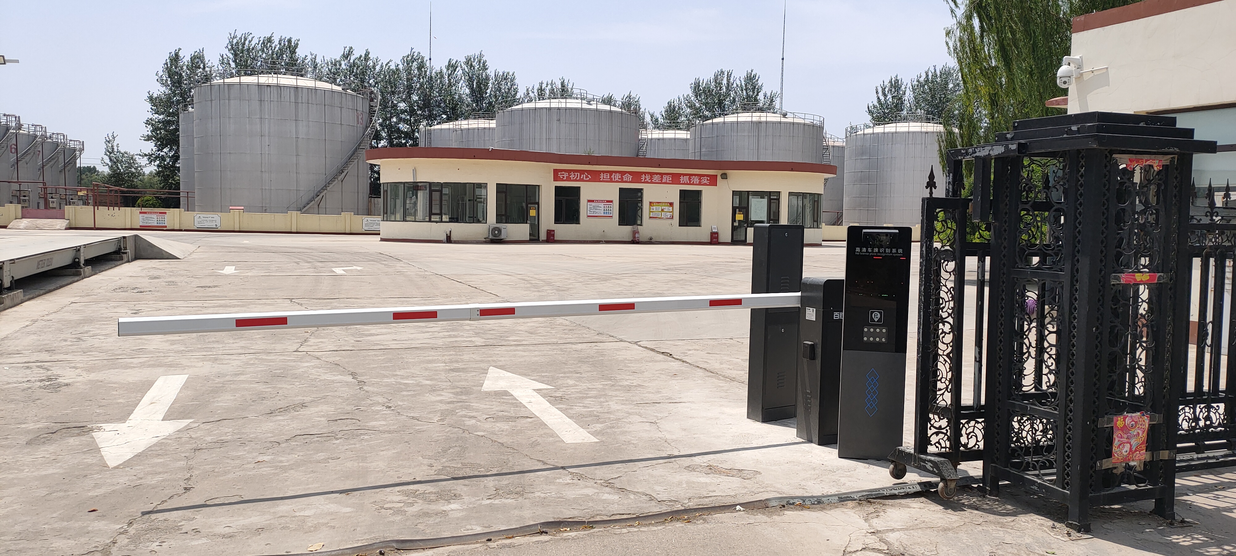 太原停車場道閘-起落速度快-山西天諾信