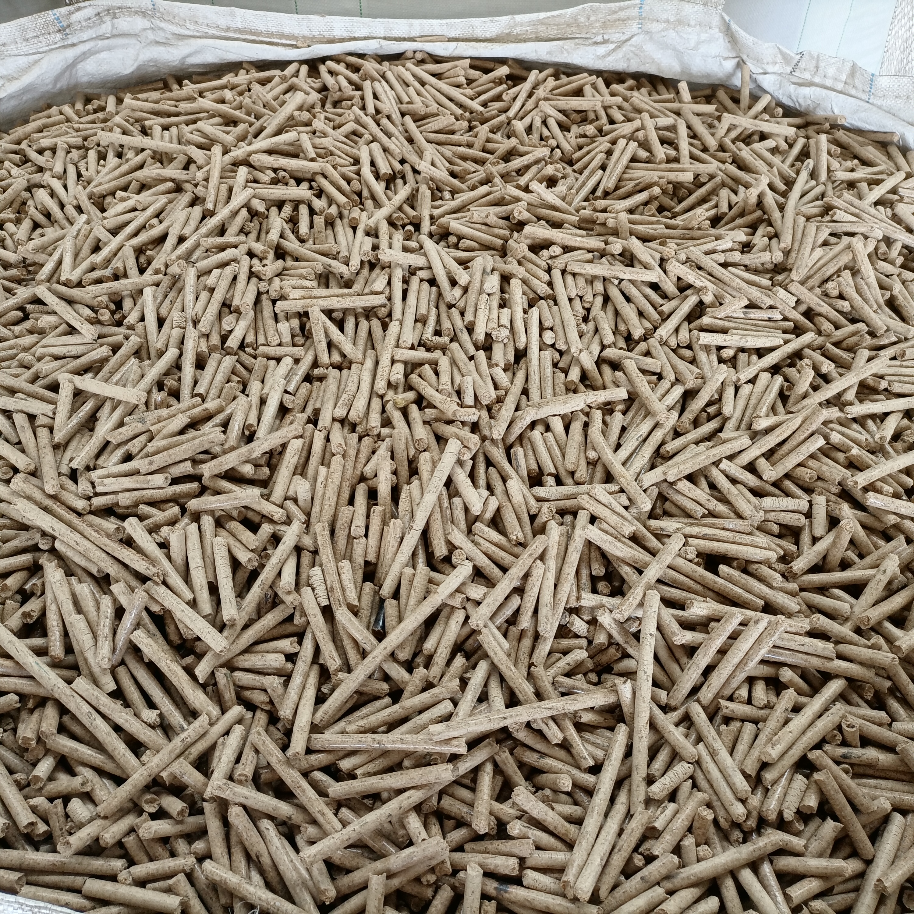 成型顆粒燃料價格 鍋爐燃料顆粒加工 生物質(zhì)燃料顆粒廠家