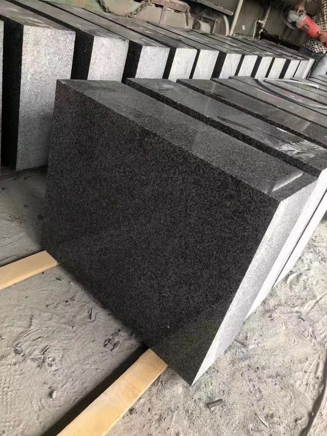 新礦芝麻黑（小藍(lán)寶）光面  新礦芝麻黑654廠家