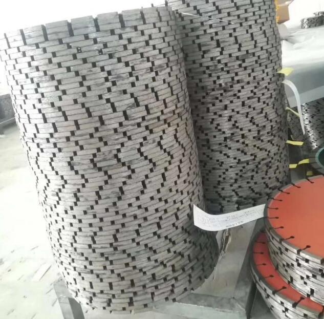 4頭30目磨盤供應(yīng)  4頭30目磨盤批發(fā)價(jià)格