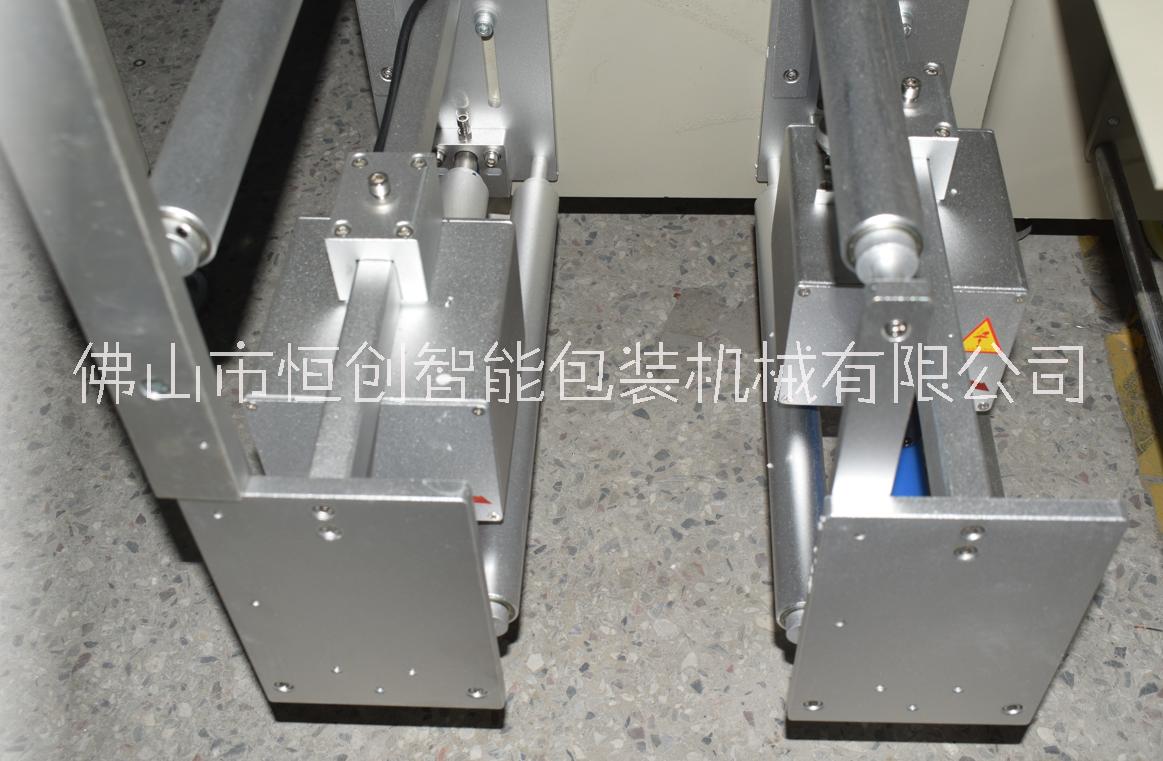 橡膠制品手套包裝機，硅膠包裝機，垃圾袋包裝機，滅鼠先鋒桌面玩具包裝機，密封墊片包裝機 450X下走膜橡膠制品手套包裝機