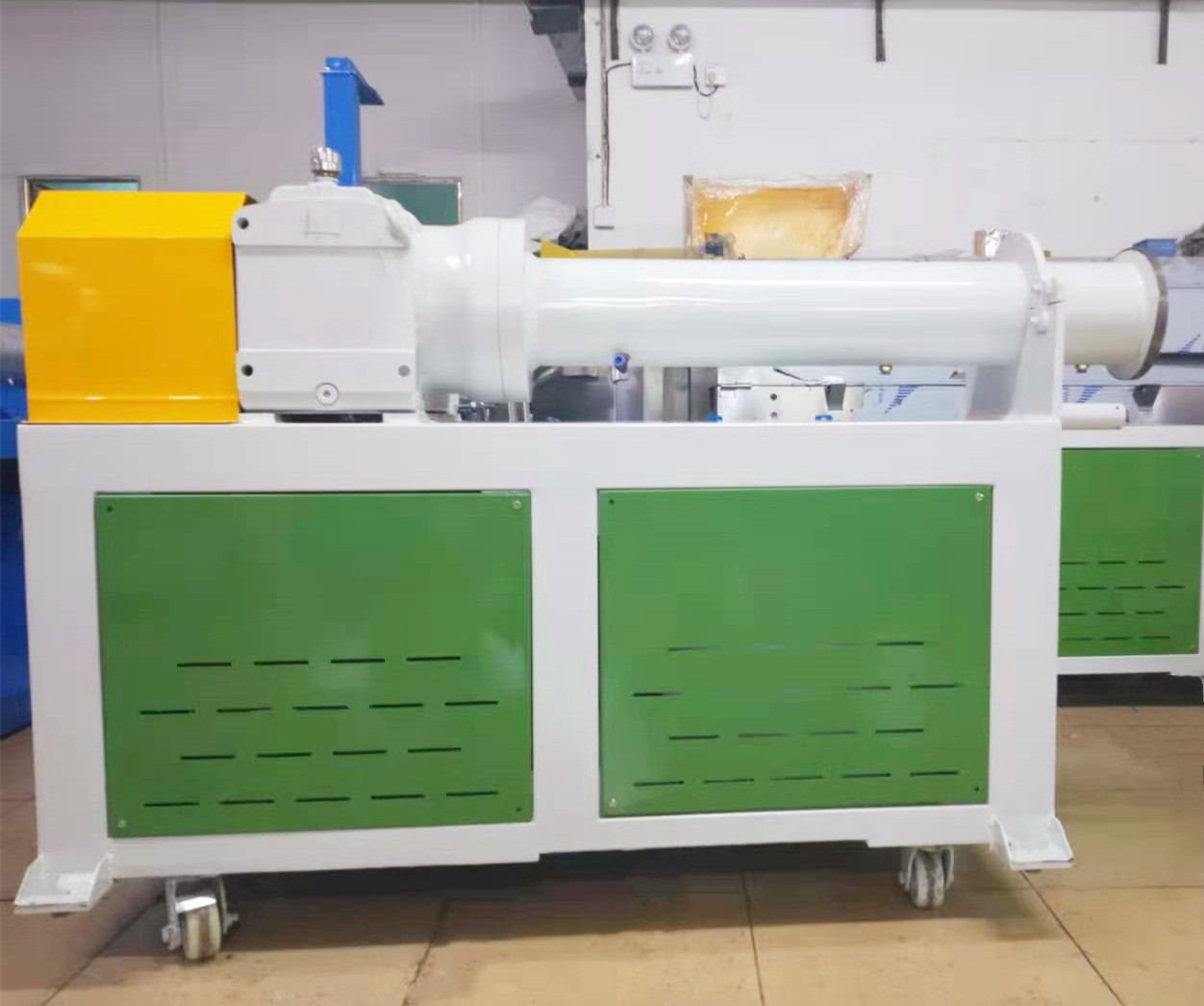東莞自動(dòng)喂料硅膠擠出機(jī) MXS50單螺桿管材擠出機(jī)機(jī)器
