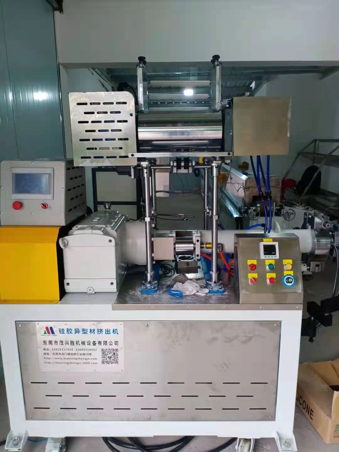 東莞自動(dòng)喂料硅膠擠出機(jī) MXS50單螺桿管材擠出機(jī)機(jī)器