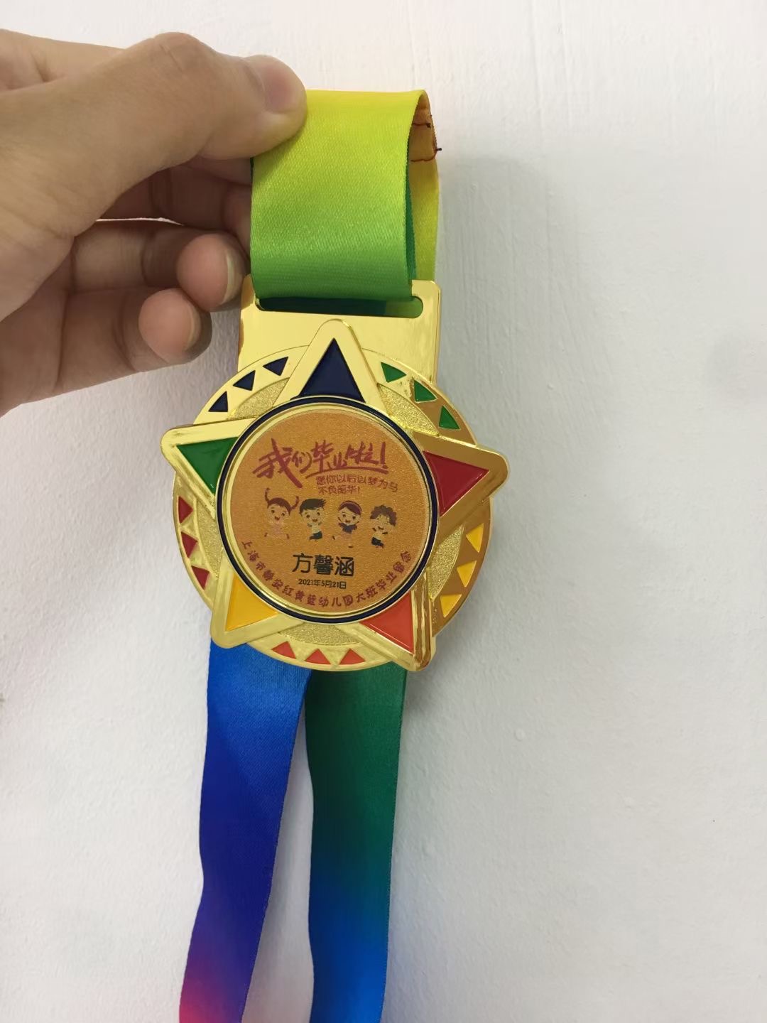 黑水晶木托獎(jiǎng)牌定做，西安個(gè)性獎(jiǎng)牌，阿凡提金屬堆金獎(jiǎng)牌定做