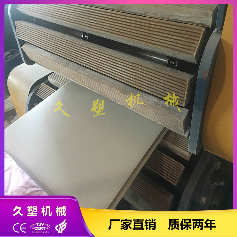 快裝墻板生產(chǎn)線 PVC快裝護(hù)墻板設(shè)備