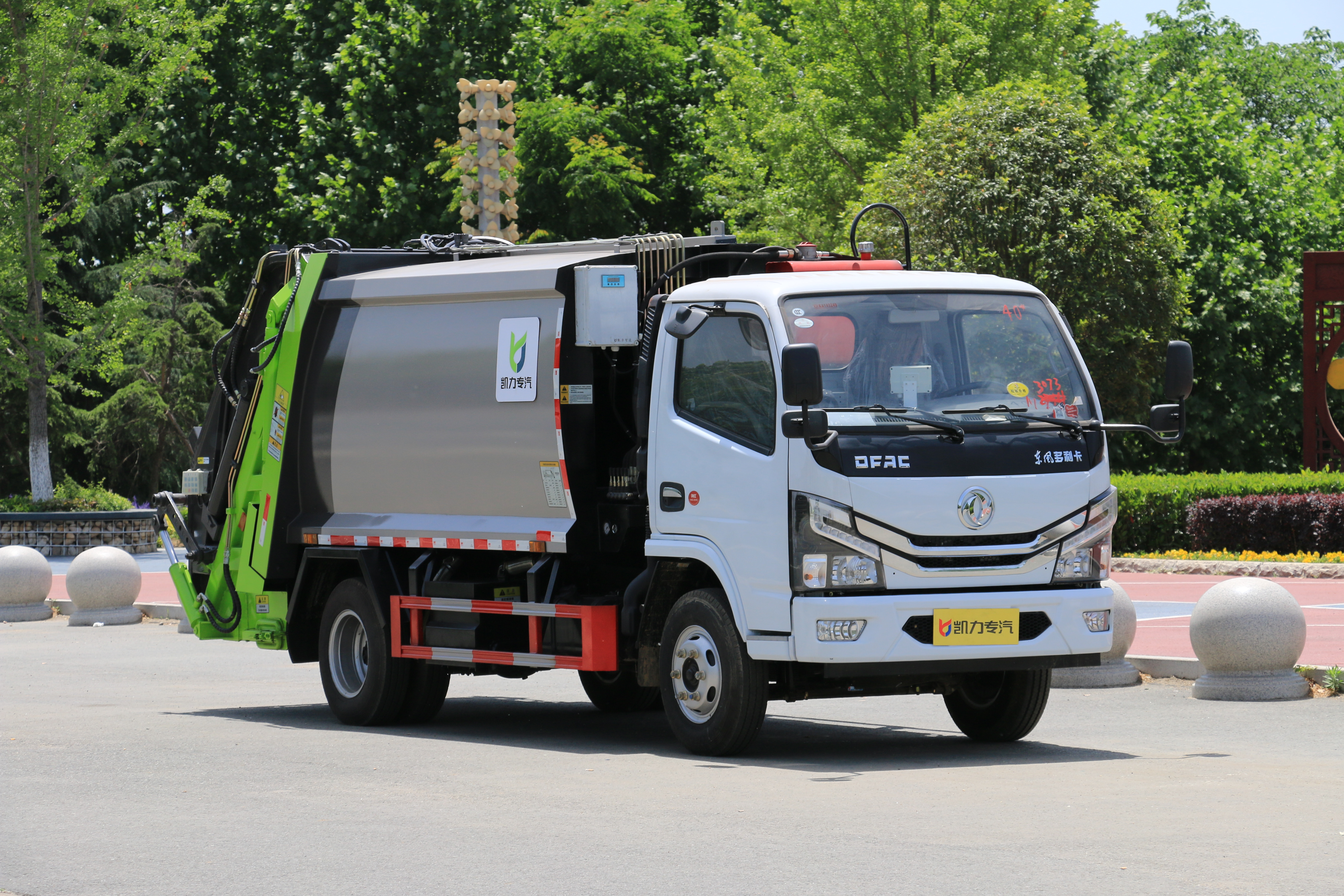 南京壓縮垃圾車(chē)生產(chǎn)廠家、訂購(gòu)、多少錢(qián)、聯(lián)系方式【湖北程力汽車(chē)股份有限公司】